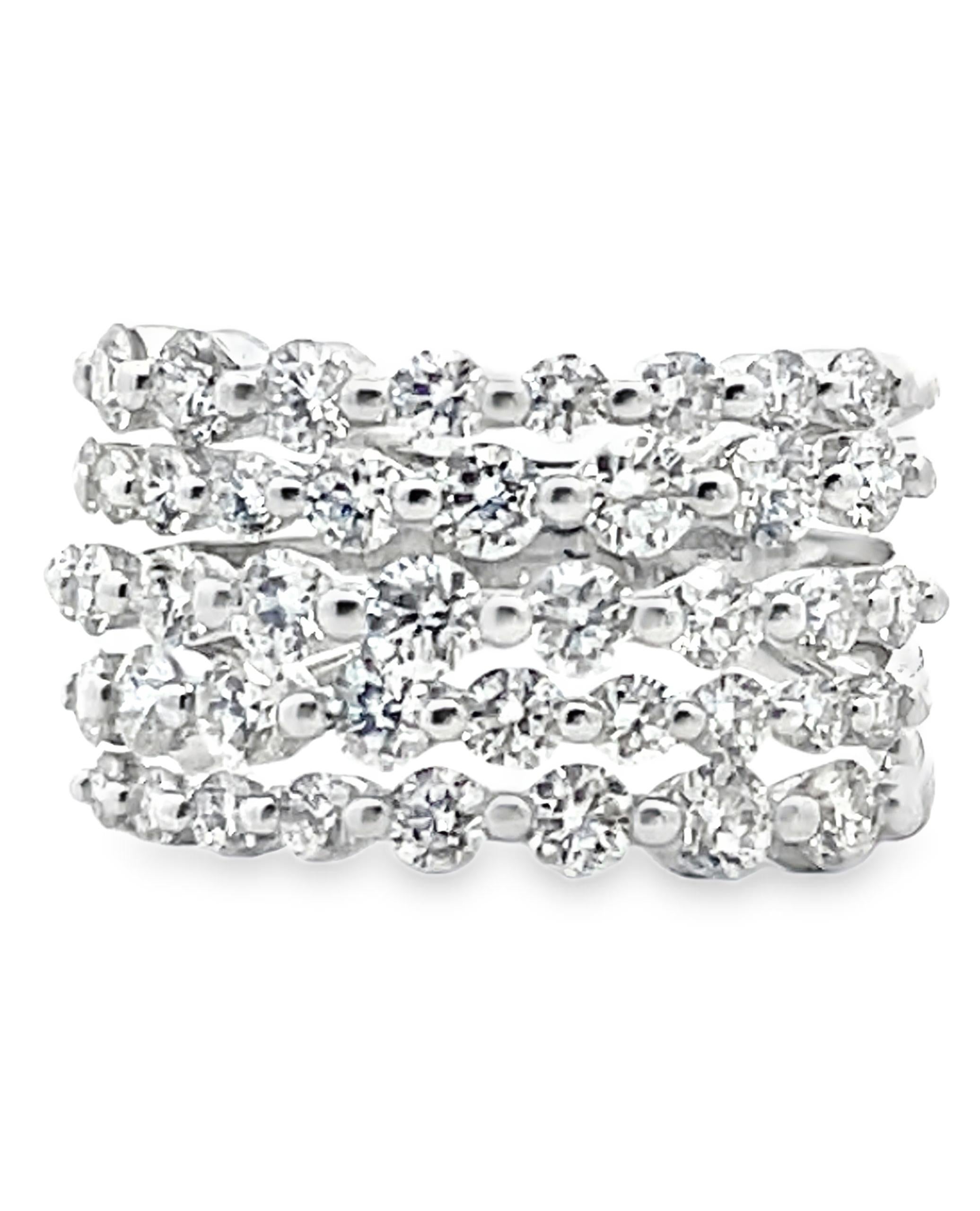 Fünf Reihen breiter Ring aus 14K Weißgold mit runden Diamanten 2,26 Karat im Zustand „Neu“ im Angebot in Old Tappan, NJ
