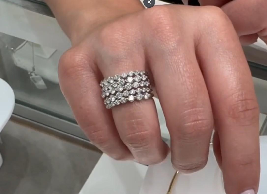 Fünf Reihen breiter Ring aus 14K Weißgold mit runden Diamanten 2,26 Karat Damen im Angebot