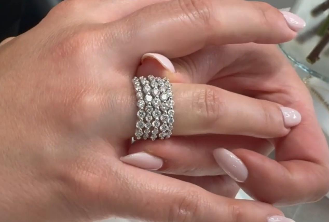 Fünf Reihen breiter Ring aus 14K Weißgold mit runden Diamanten 2,26 Karat im Angebot 1