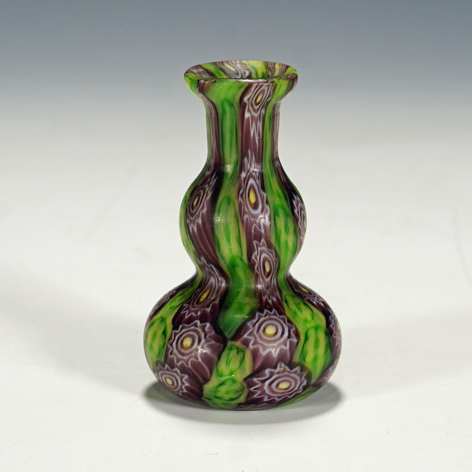 Cinque piccoli vasi Millefiori di Fratelli Toso, Murano circa 1910 In condizioni buone in vendita a Berghuelen, DE