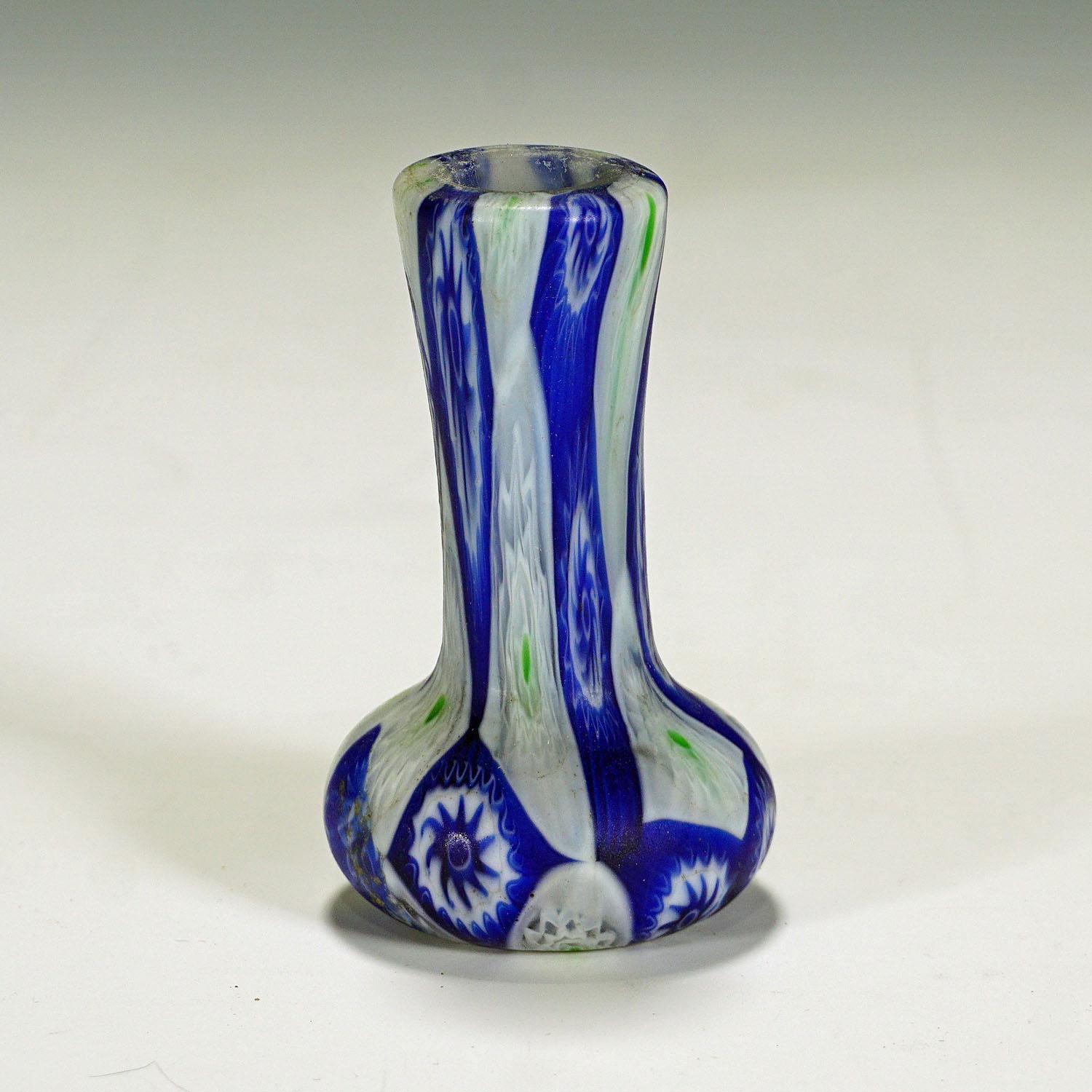 XX secolo Cinque piccoli vasi Millefiori di Fratelli Toso, Murano circa 1910 in vendita