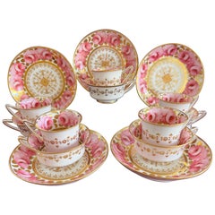 Cinque trio di porcellana Spode decorati con il motivo 3614, circa 1822