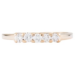 Alianza de diamantes de cinco piedras de 0,40 qt en oro amarillo de 14 quilates