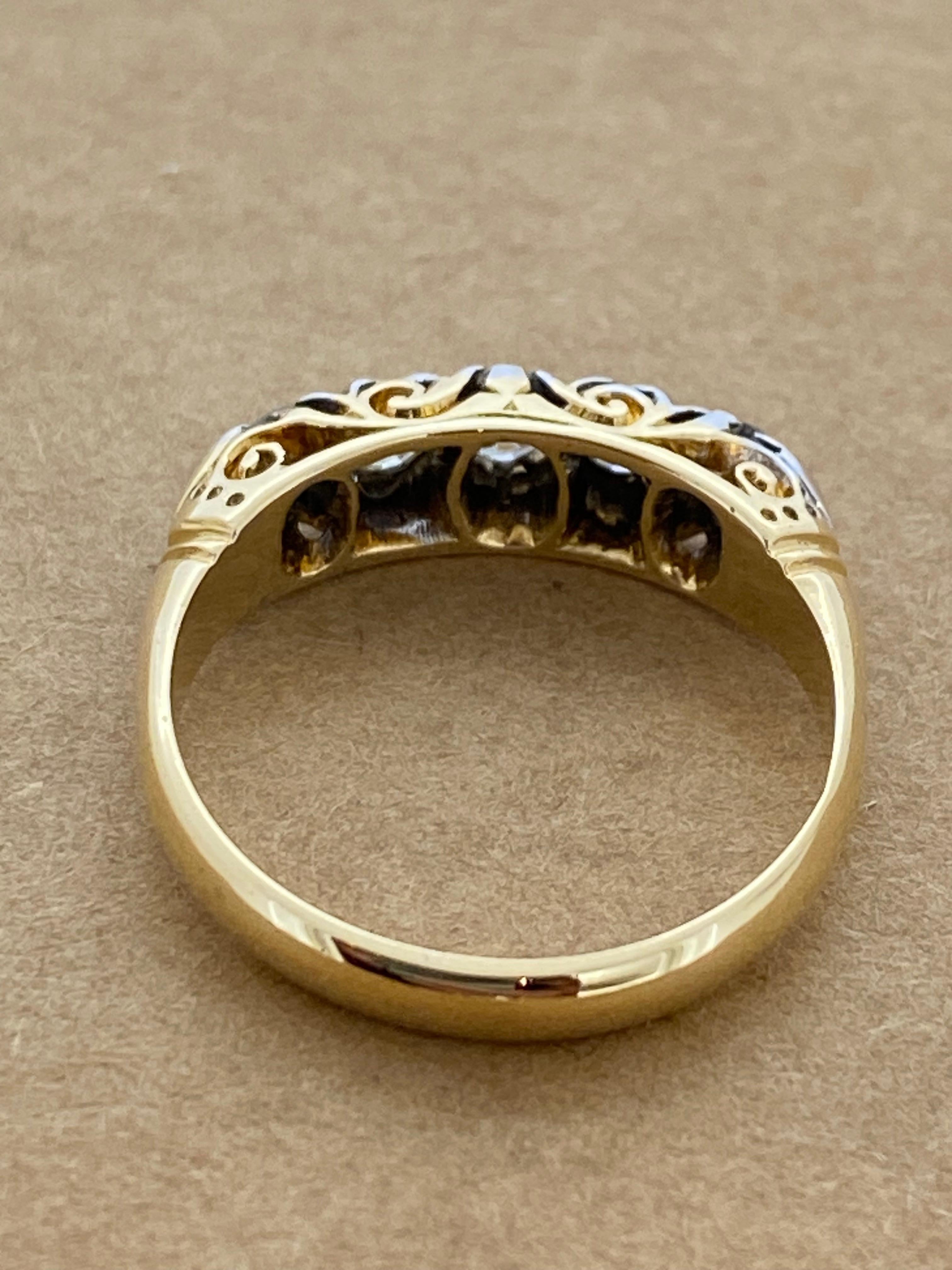 Bague rétro demi-hoop en or jaune 18K et platine avec cinq pierres et un diamant de 0,80ct en vente 3