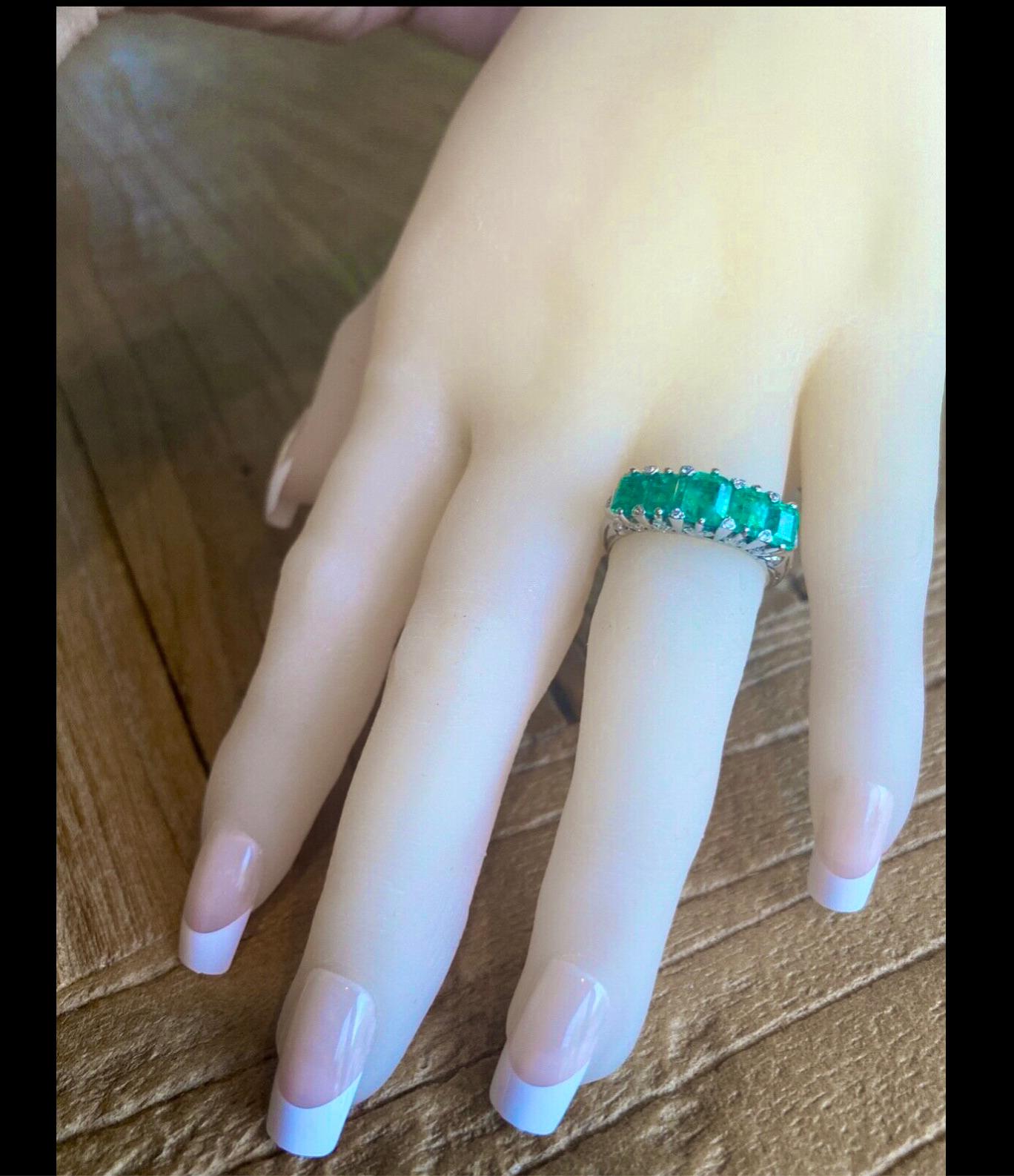 Emeralds Maravellous Five Stone Colombian Emerald Victorian Style Ring 18K For Sale 2