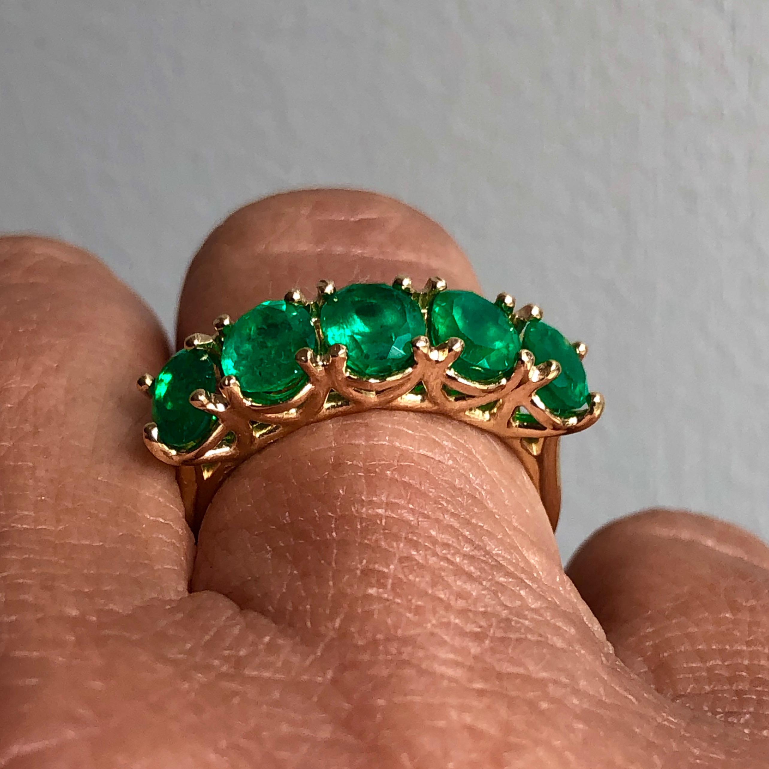 Five-Stone Colombian Natural Emerald 18 Karat Gold Ring For Sale 5
