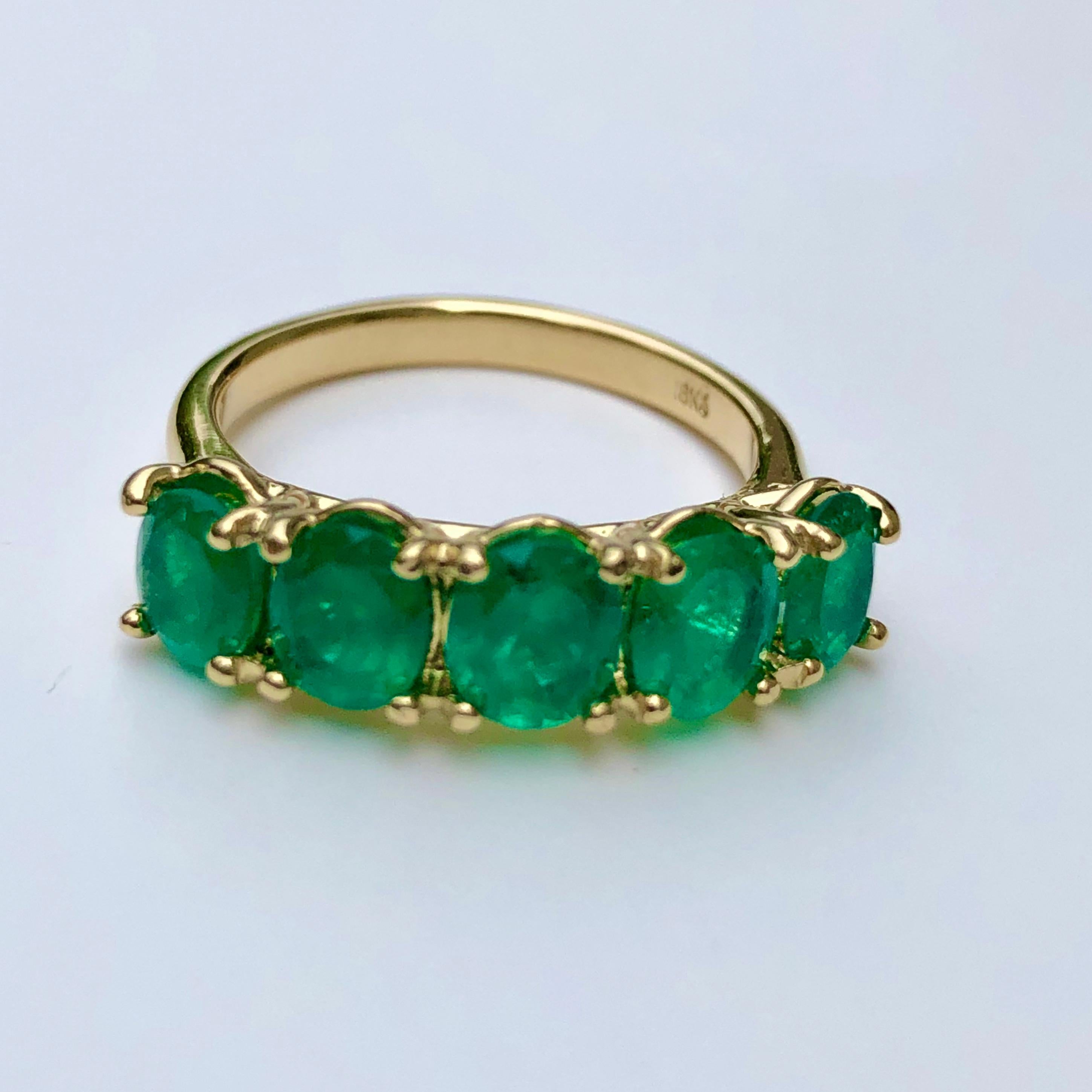Five-Stone Colombian Natural Emerald 18 Karat Gold Ring For Sale 6