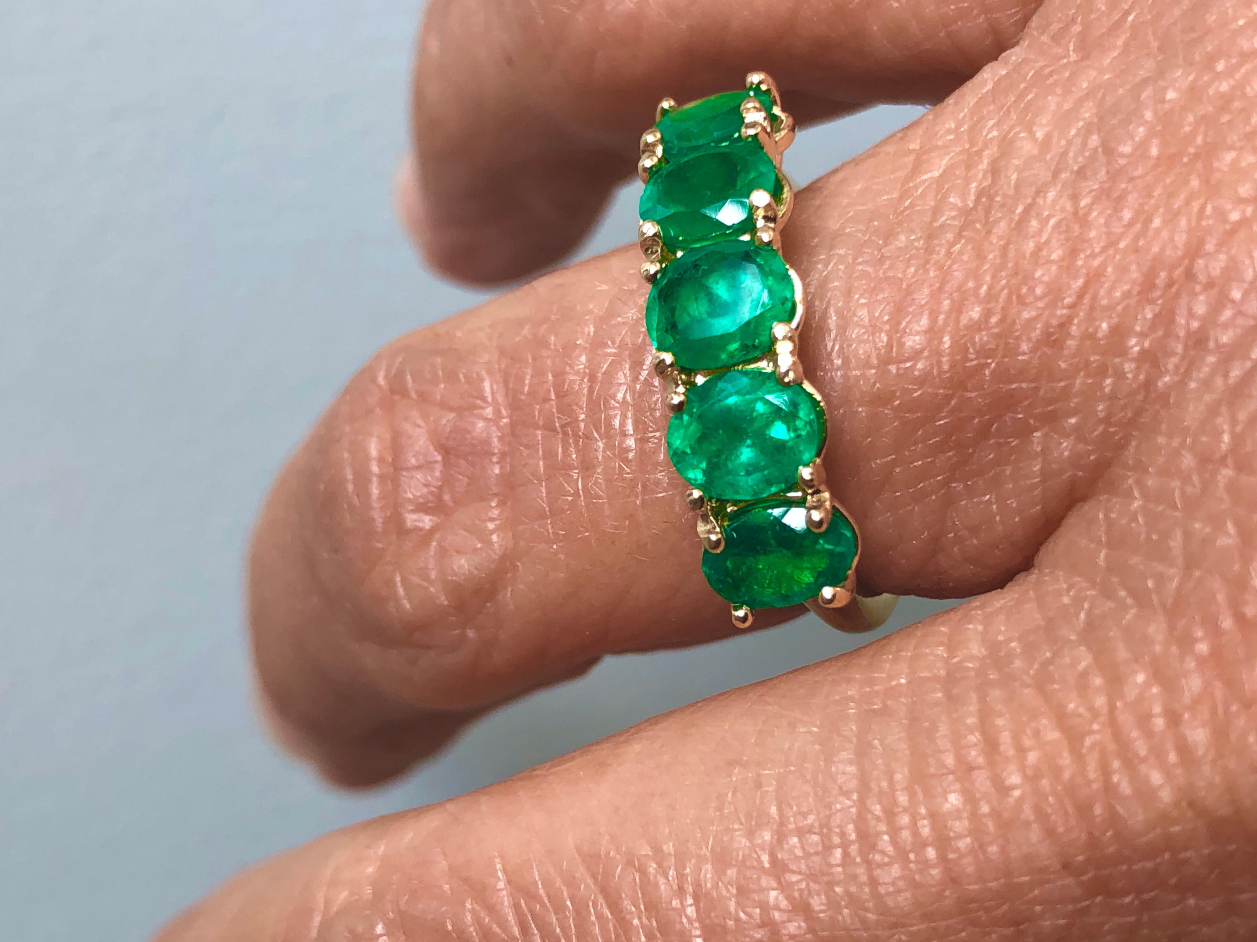 Five-Stone Colombian Natural Emerald 18 Karat Gold Ring For Sale 7