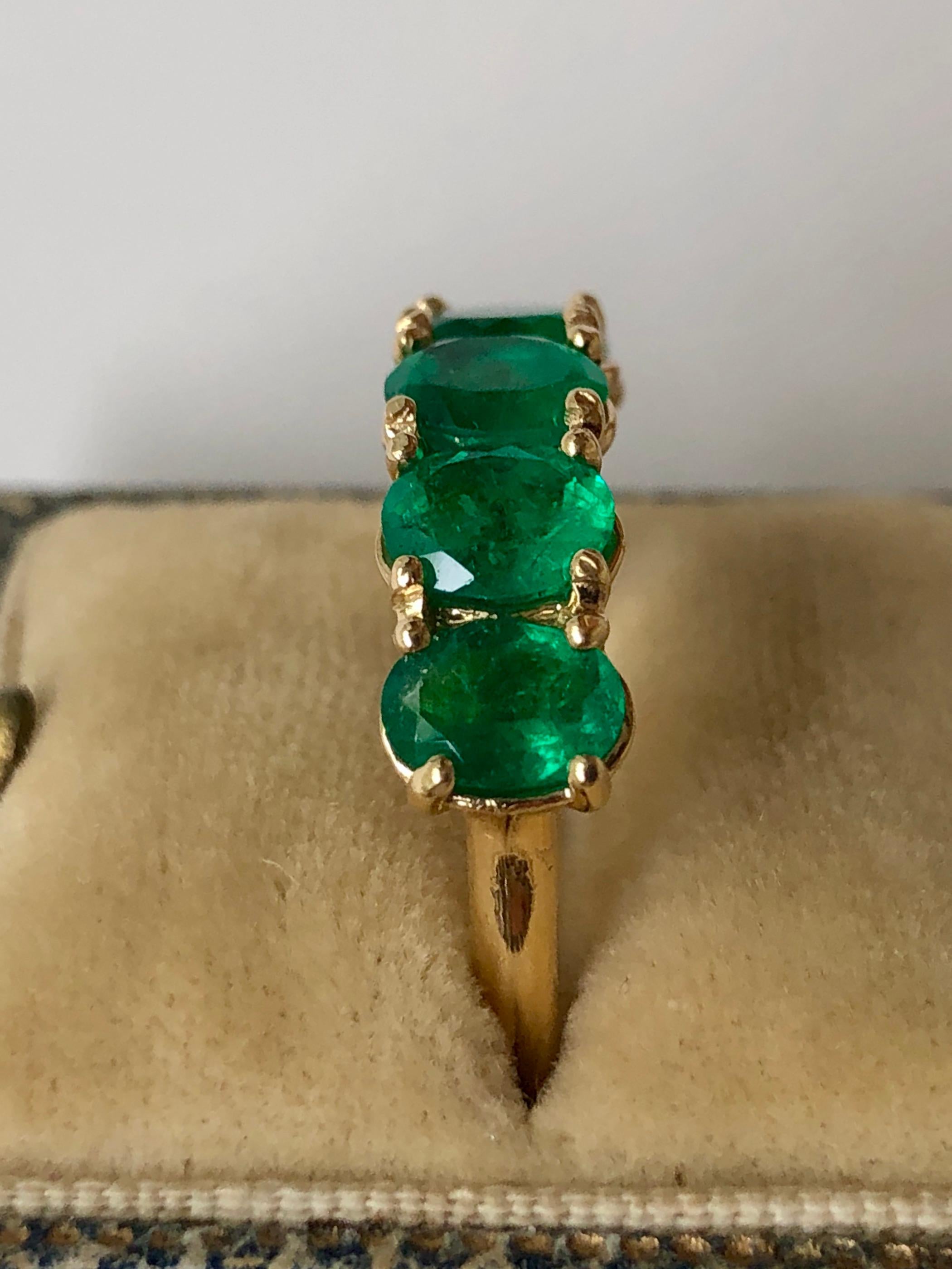 Five-Stone Colombian Natural Emerald 18 Karat Gold Ring For Sale 8