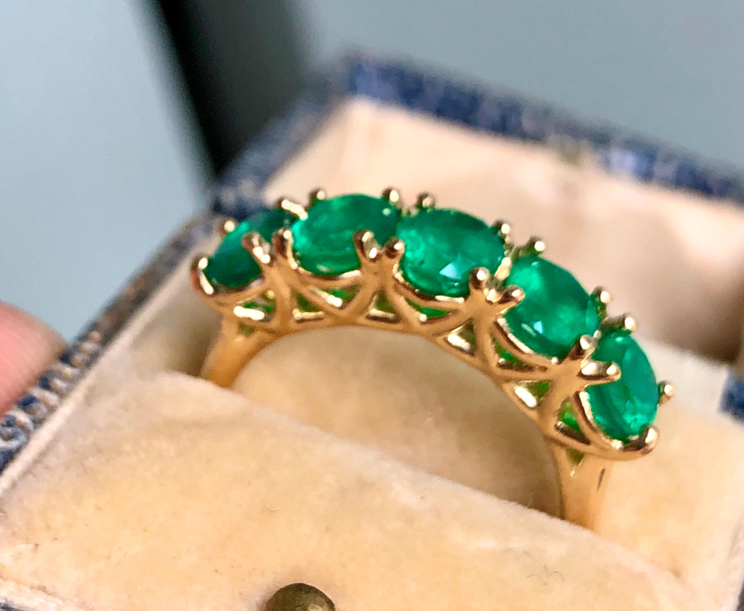 Five-Stone Colombian Natural Emerald 18 Karat Gold Ring For Sale 9