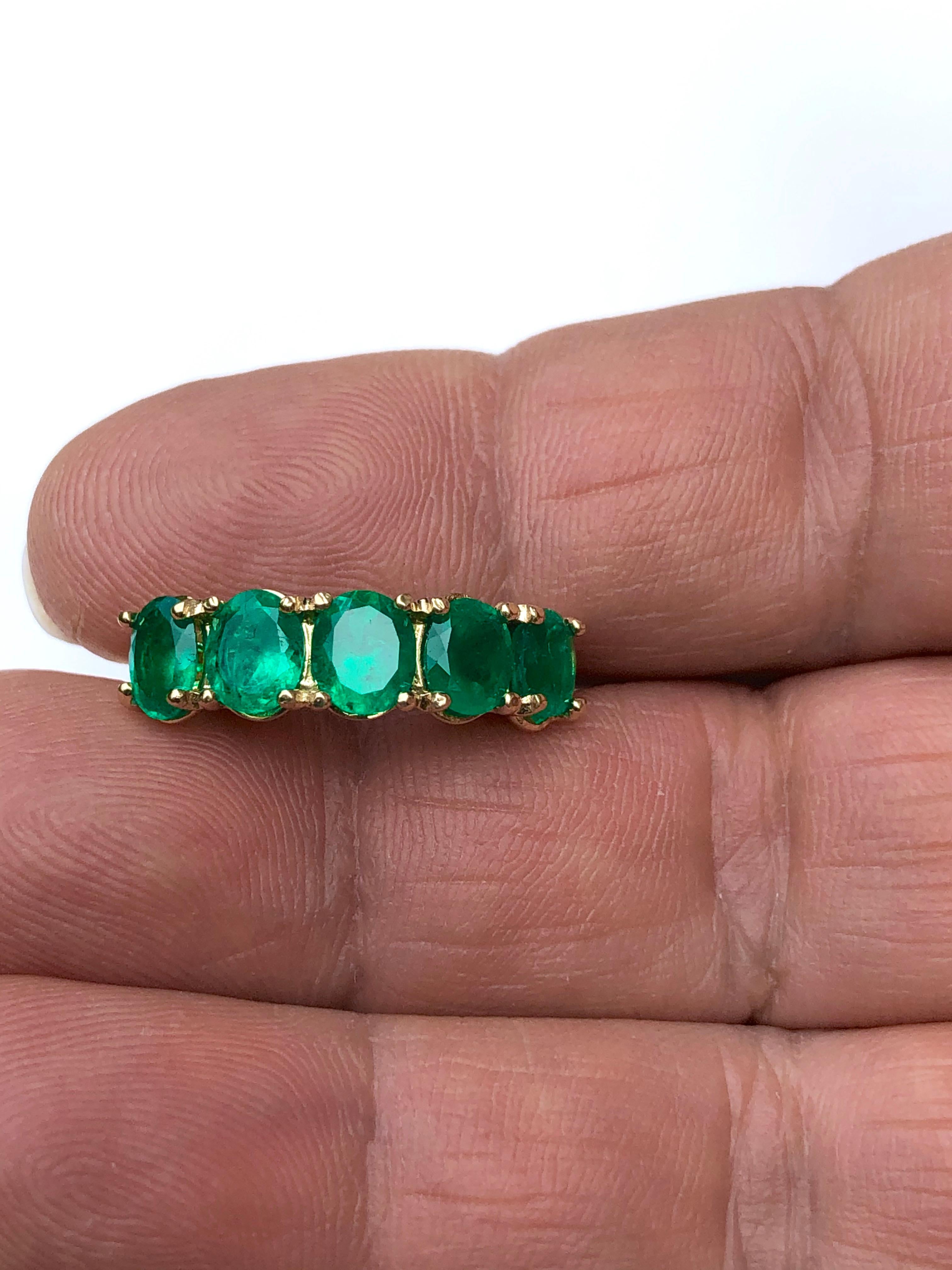 Five-Stone Colombian Natural Emerald 18 Karat Gold Ring For Sale 1