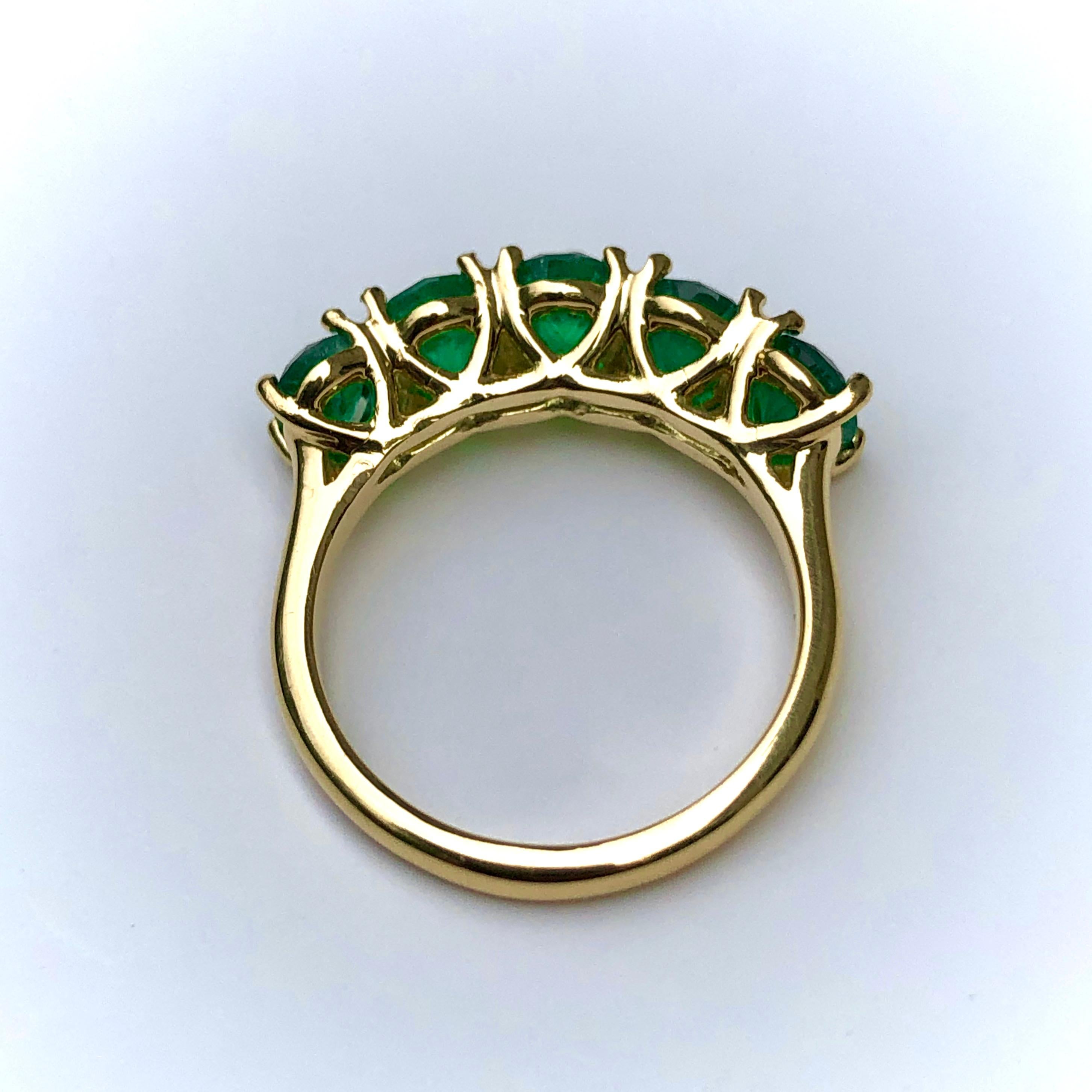Five-Stone Colombian Natural Emerald 18 Karat Gold Ring For Sale 2