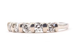 Bague en or blanc 14 carats sertie de cinq diamants