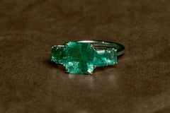 Fünf Steine Smaragd Ring in 18k Weißgold von Maria Jose Schmuck