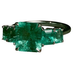 Fünf Steine Smaragd Ring in 18k Weißgold von Maria Jose Schmuck