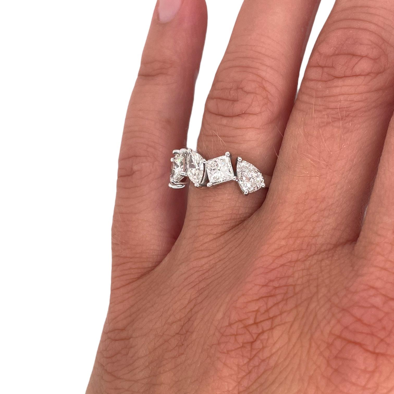Fünf-Stein-Diamant-Ring in aus 18 Karat Weißgold in ausgefallener Form 1