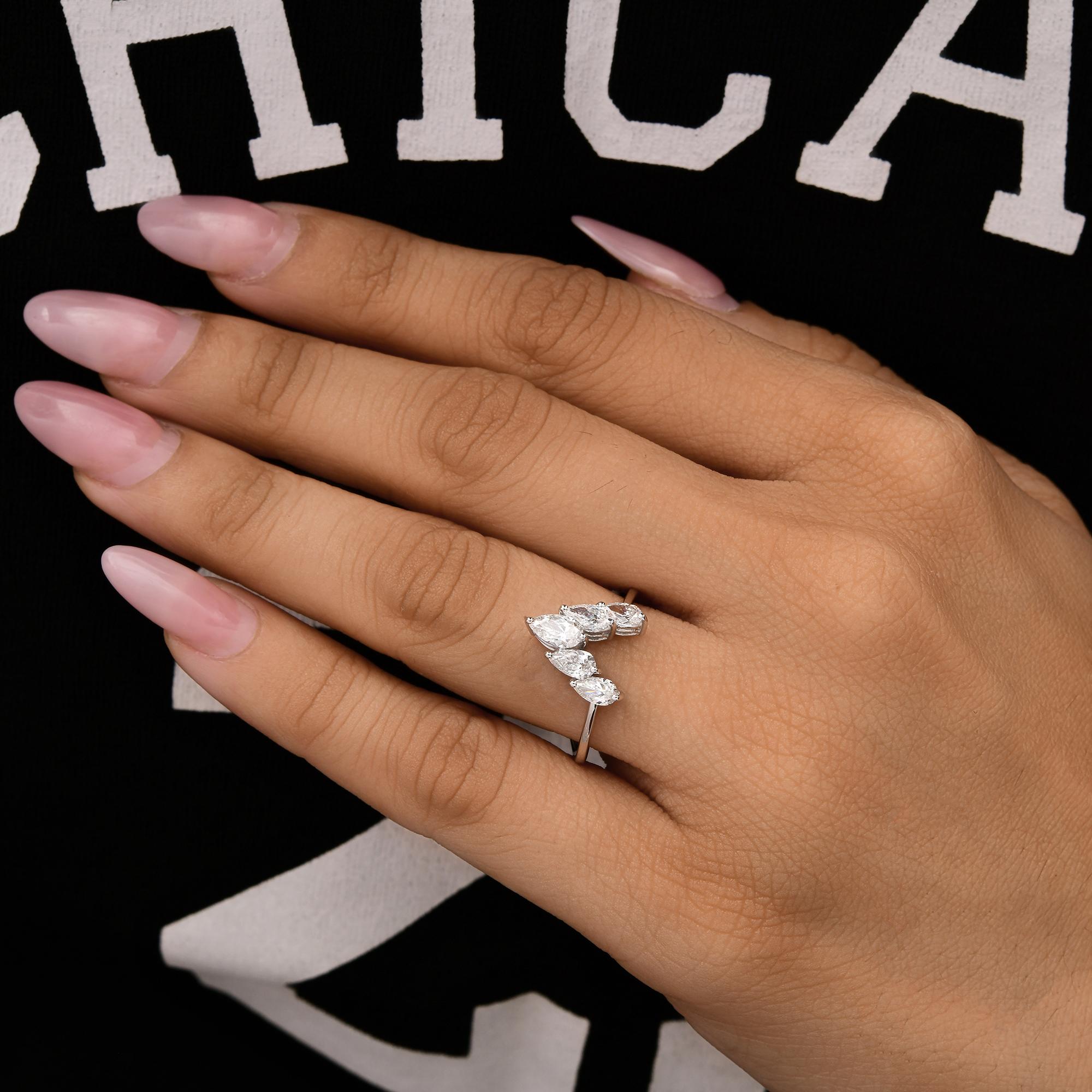 in vendita:  Anello Chevron con cinque pietre di diamanti naturali taglio pera SI/HI in oro bianco 14 carati 2