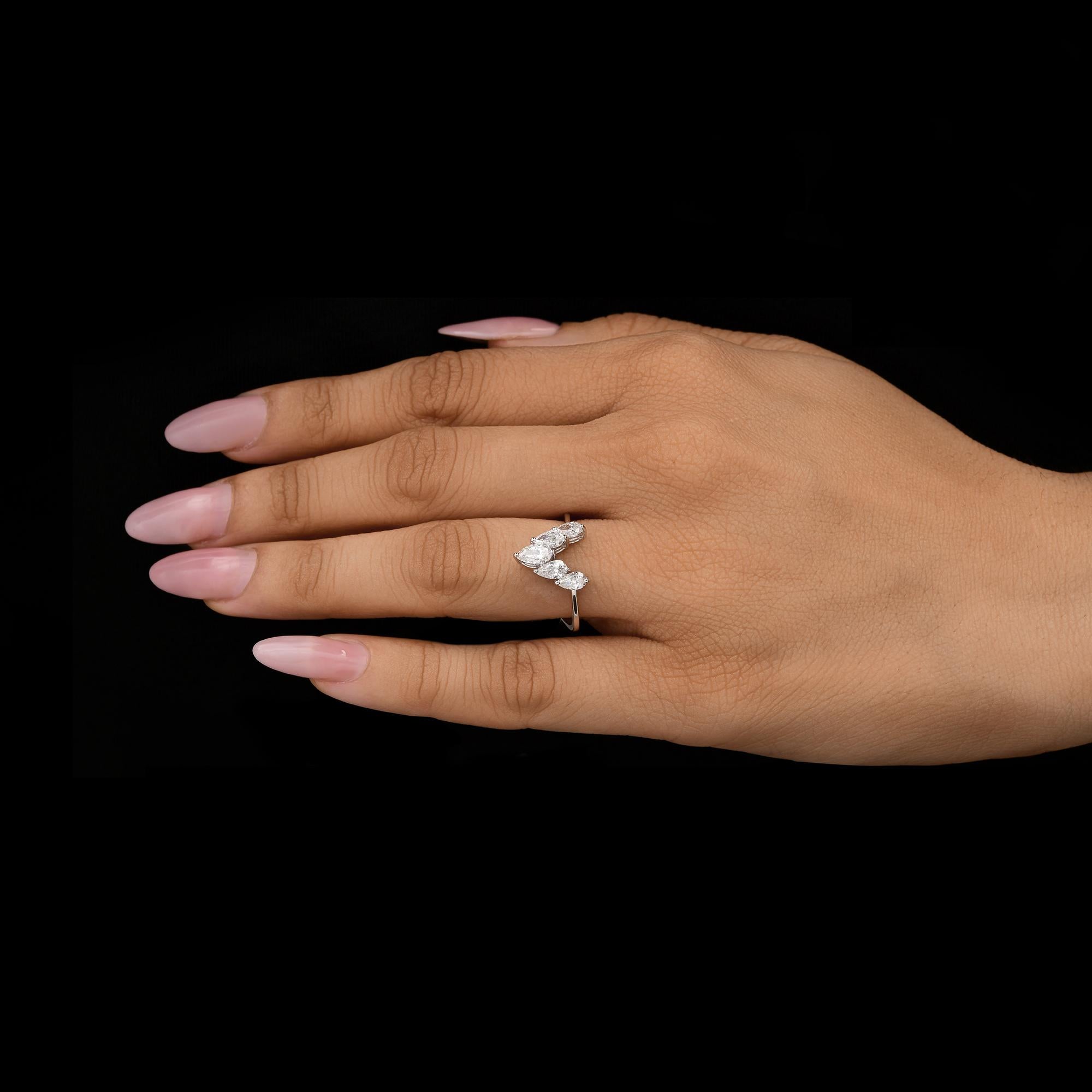 in vendita:  Anello Chevron con cinque pietre di diamanti naturali taglio pera SI/HI in oro bianco 18 carati 2