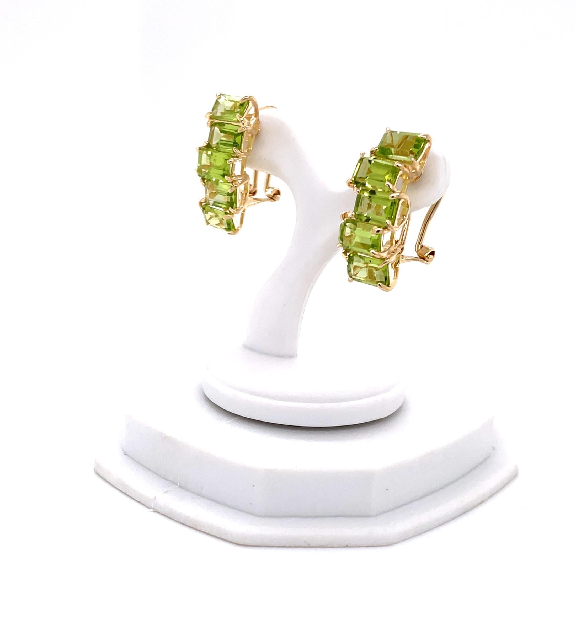 Five Stone Peridot 14 Karat Yellow Gold Drop Earrings In Excellent Condition In Mount Kisco, NY