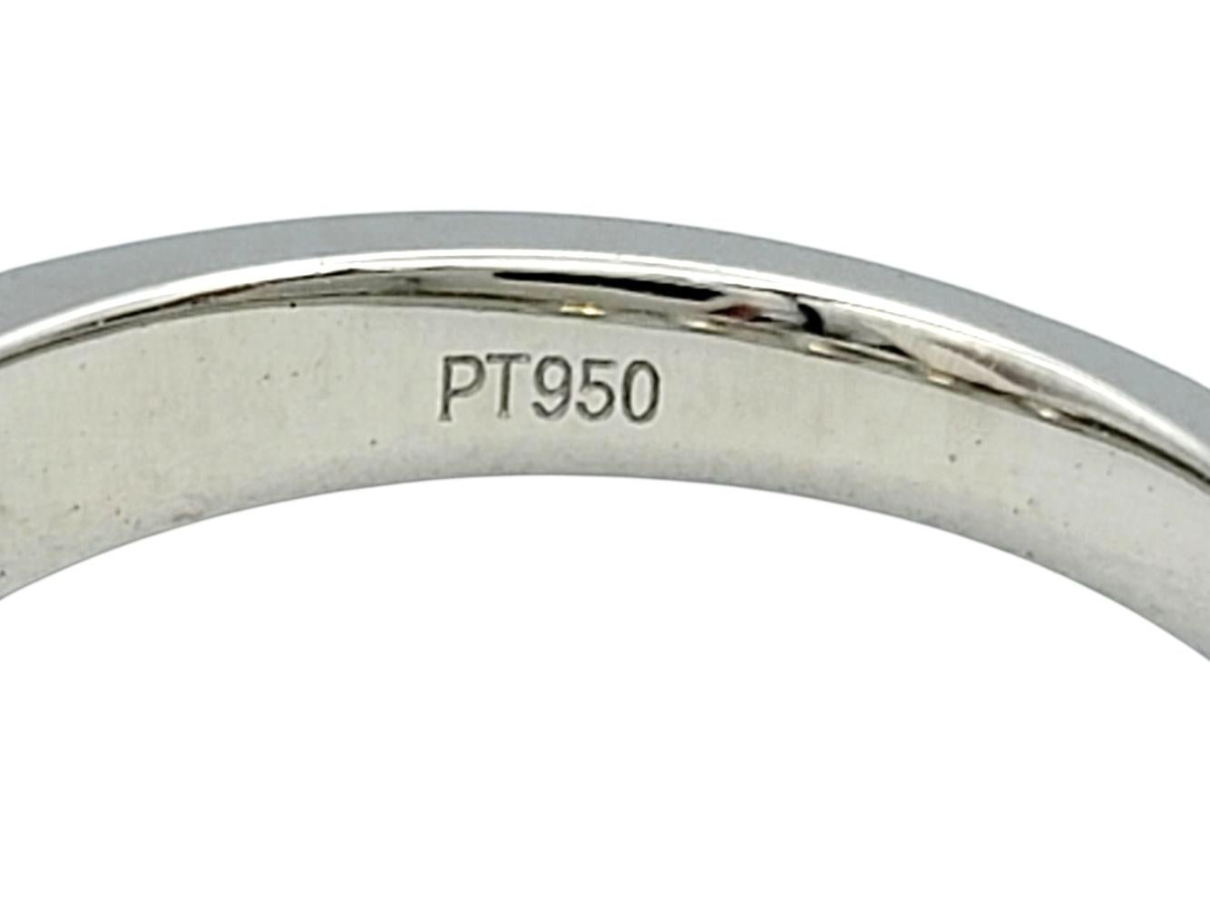 Bague à cinq pierres en platine poli avec diamants ronds taillés en brillant Pour femmes en vente