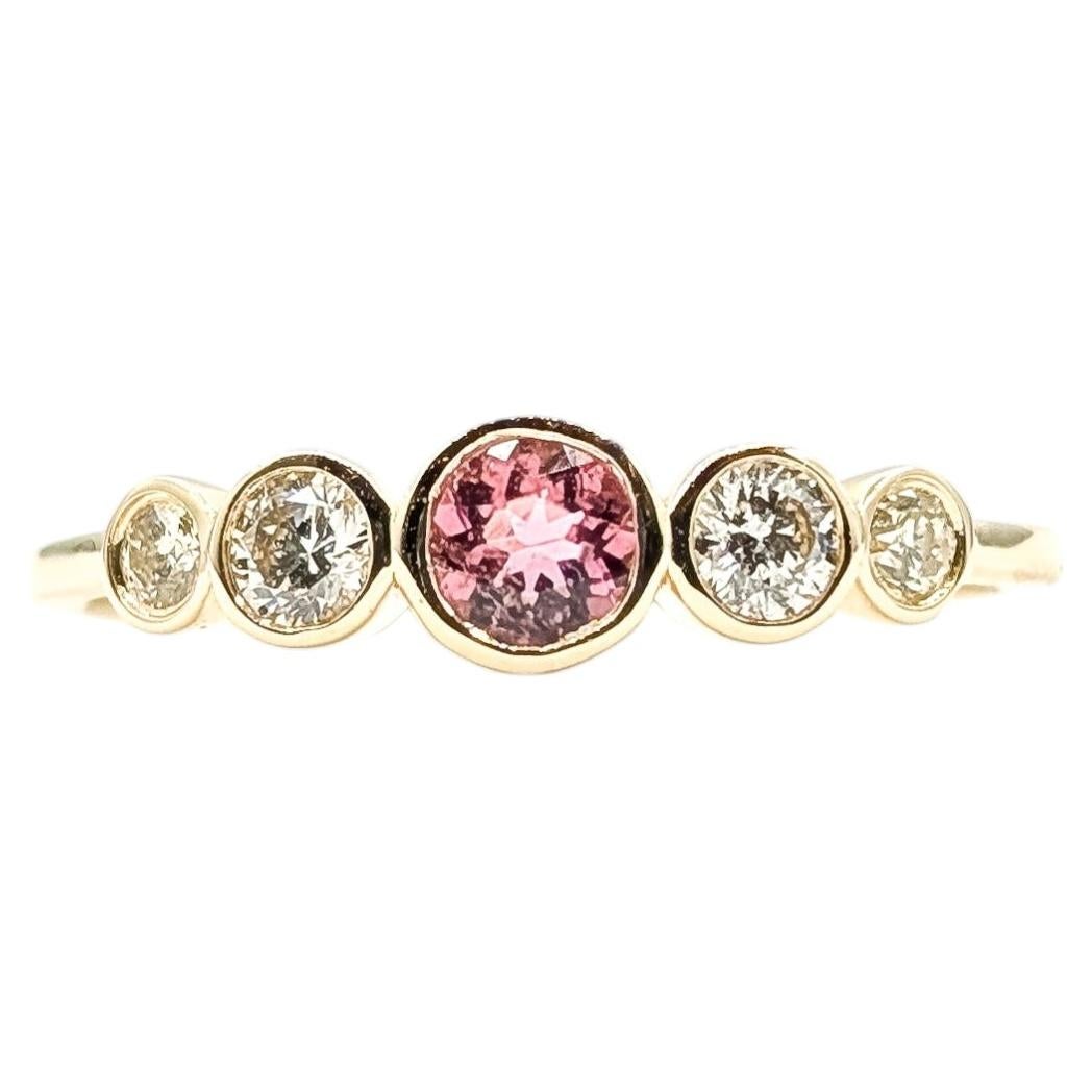 Ring mit fünf Turmalinen und Diamanten aus 14-karätigem Gelbgold