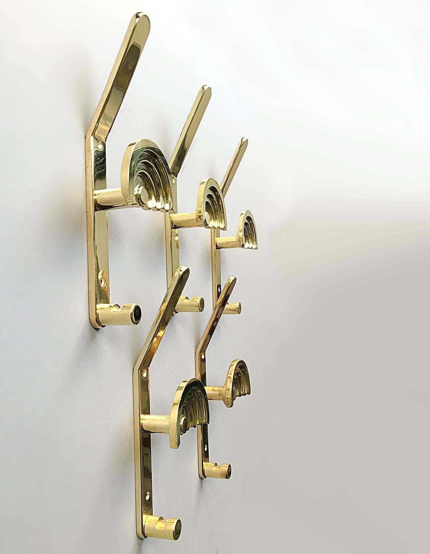Beautiful and very rare Italian solid brass Quattro SE hooks designed by Ettore Sottsass for Valli & Valli in 1980s. In very nice vintage condition.

Measures: H 9.85 in. x W 3.35 in. x D 2.17 in
H 25 cm x W 8.5 cm x D 5.5 cm.