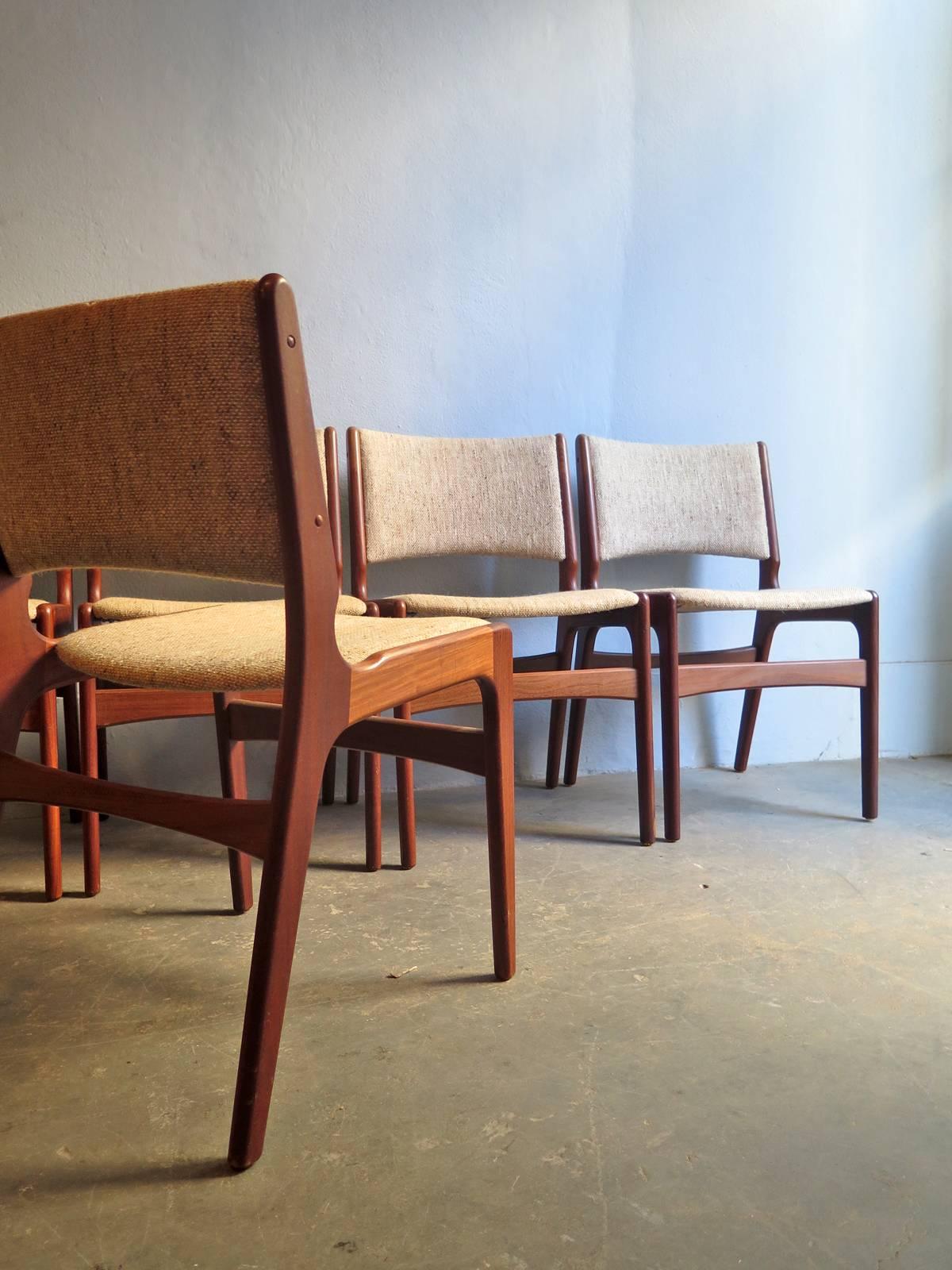 Five Teak Danish Dinning Chairs with Thick Linen Fabric In Good Condition For Sale In Porto, PT