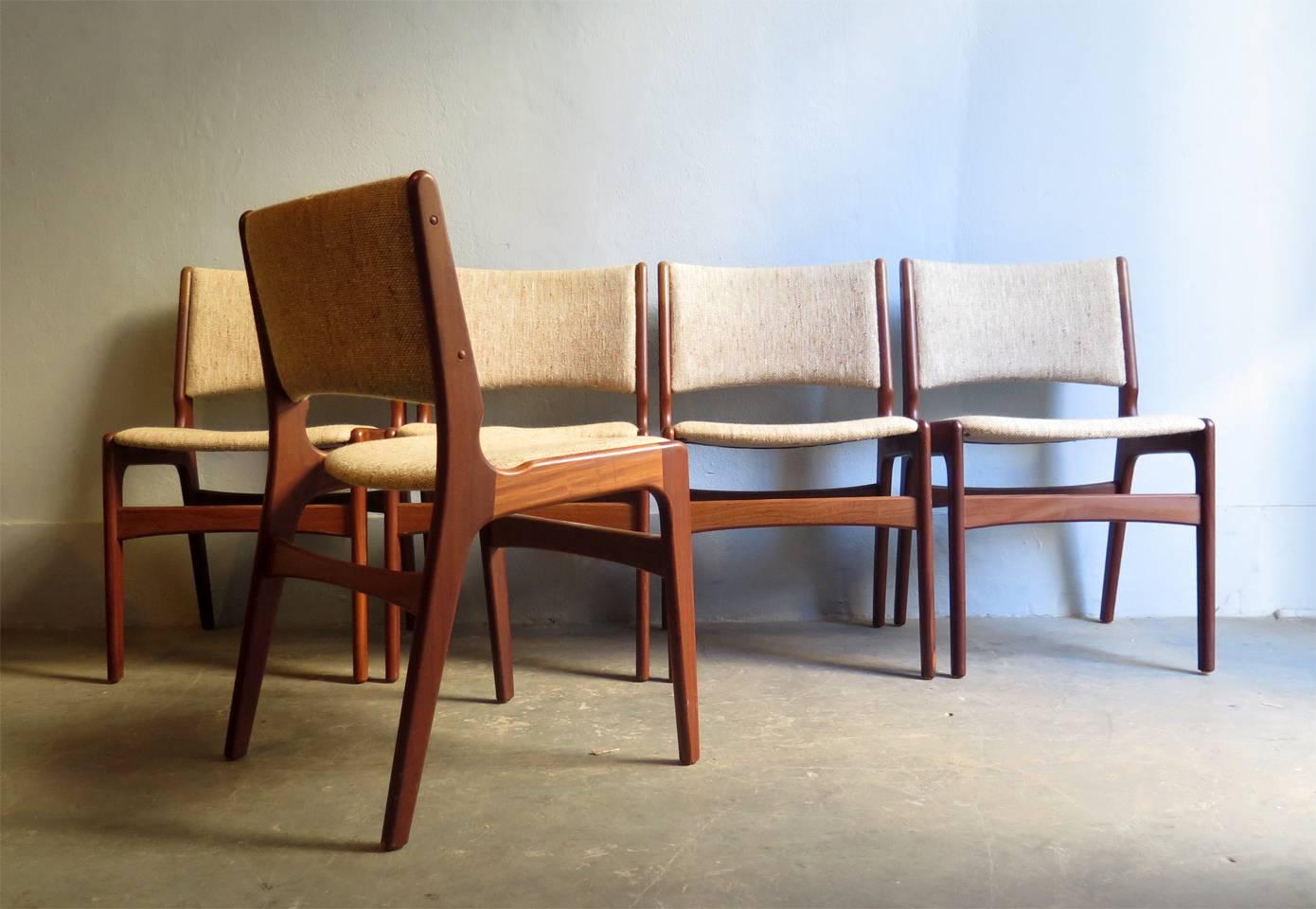 Mid-20th Century Five Teak Danish Dinning Chairs with Thick Linen Fabric For Sale
