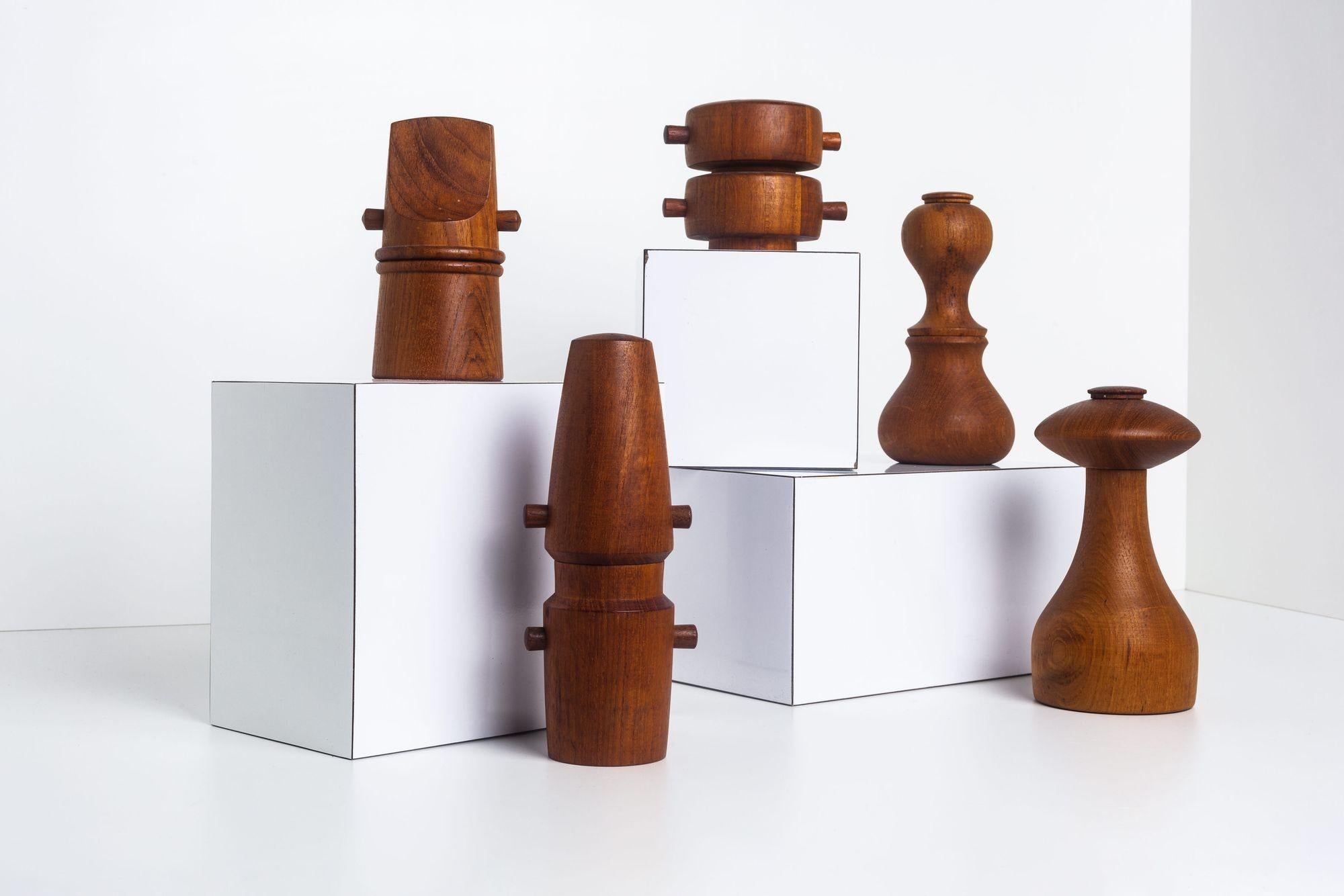 Five Teak Peppermills by Jens Quistgaard, Models 825, 890, 835, 824, 895
In various heights and sizes
largest 8