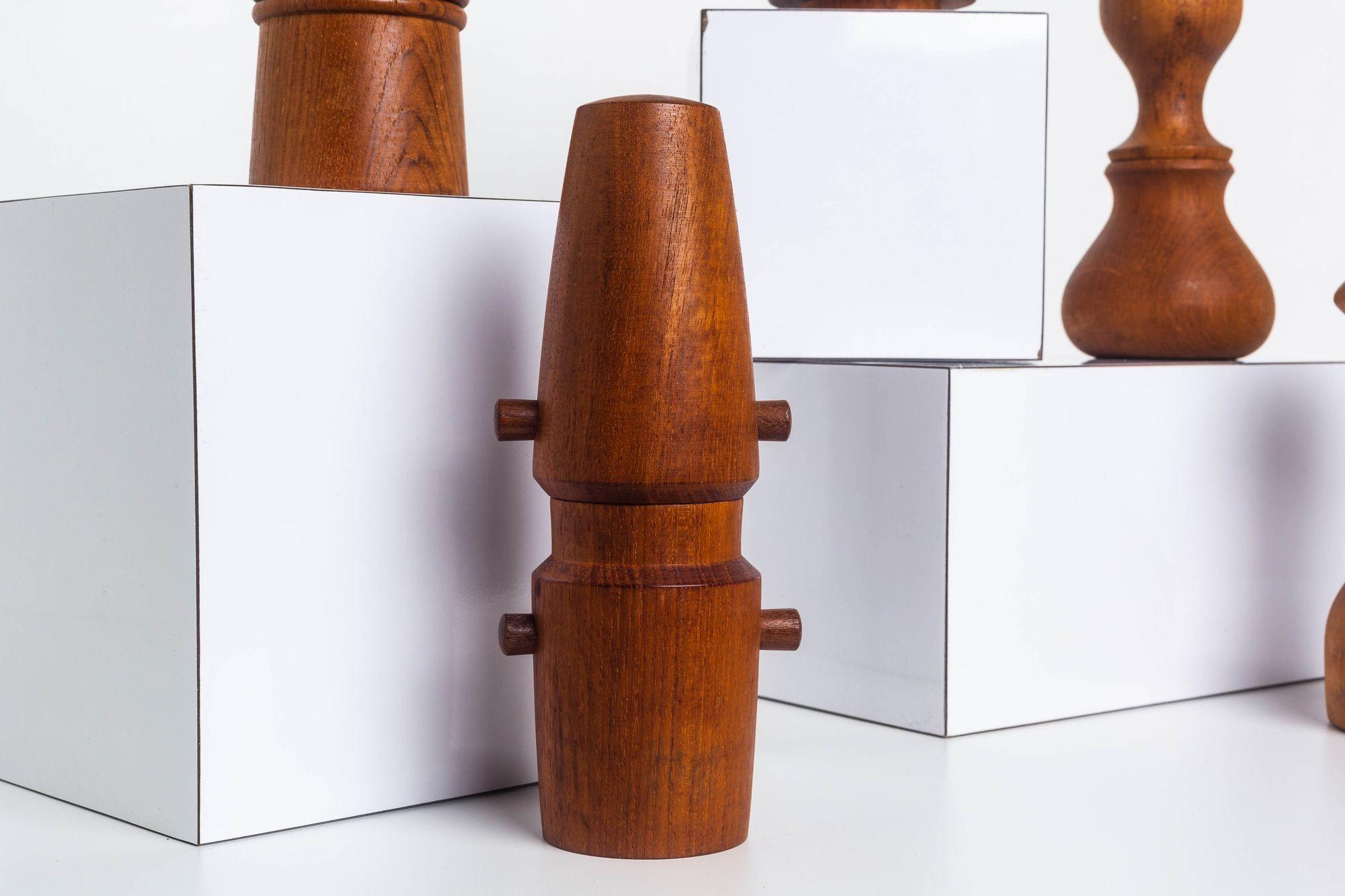 Five Teak Peppermills by Jens Quistgaard for Dansk In Good Condition In Chicago, IL