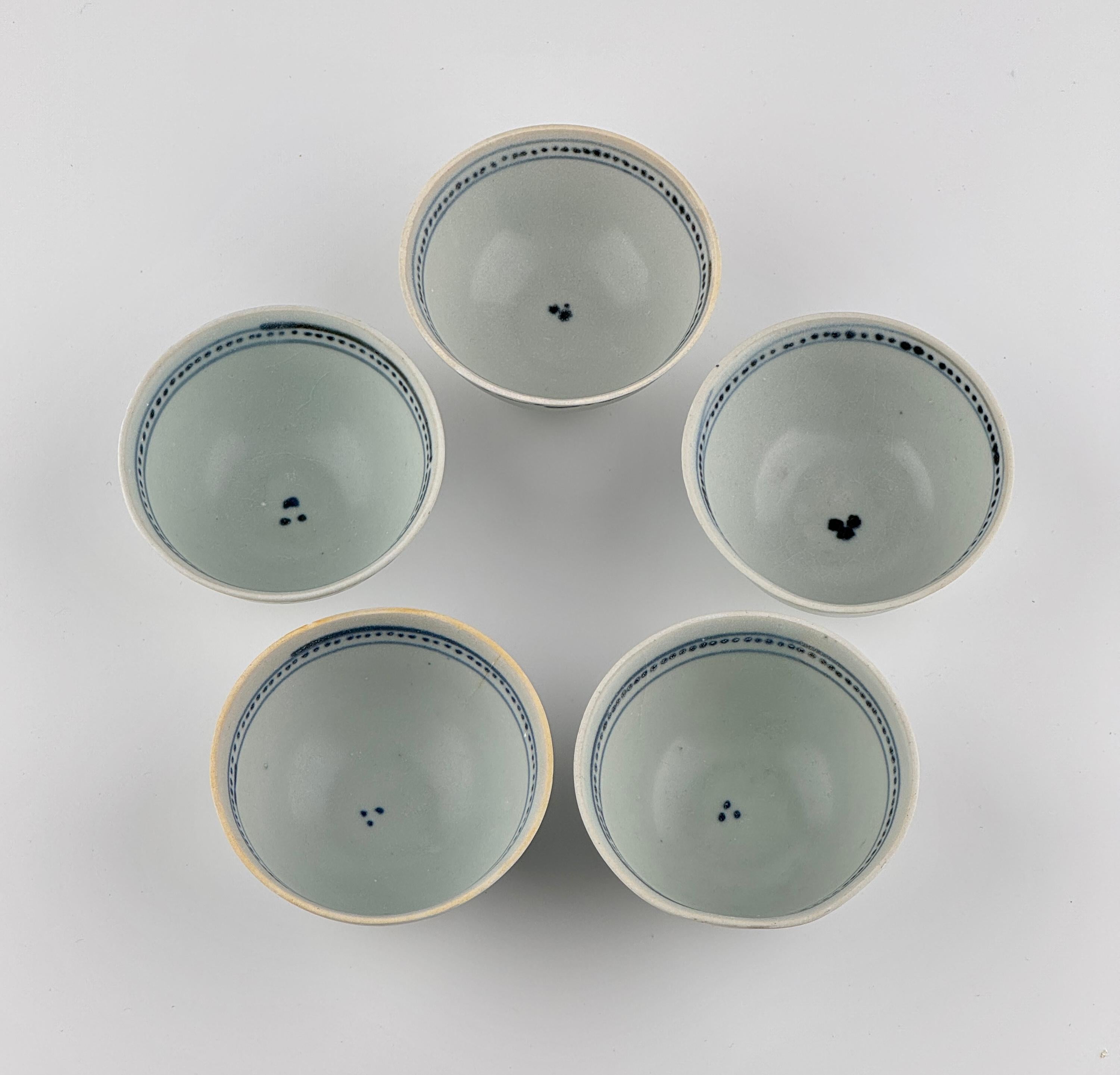 Five Tek Sing Cargo 'Aster Sprays' Tea Bowls, Qing Dynasty For Sale 4
