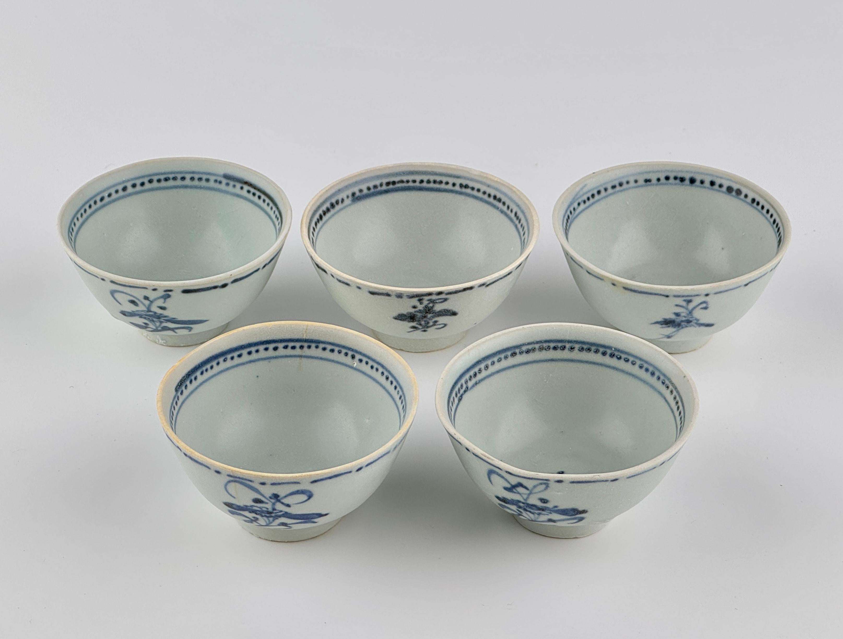 Five Tek Sing Cargo 'Aster Sprays' Tea Bowls, Qing Dynasty In Good Condition For Sale In seoul, KR