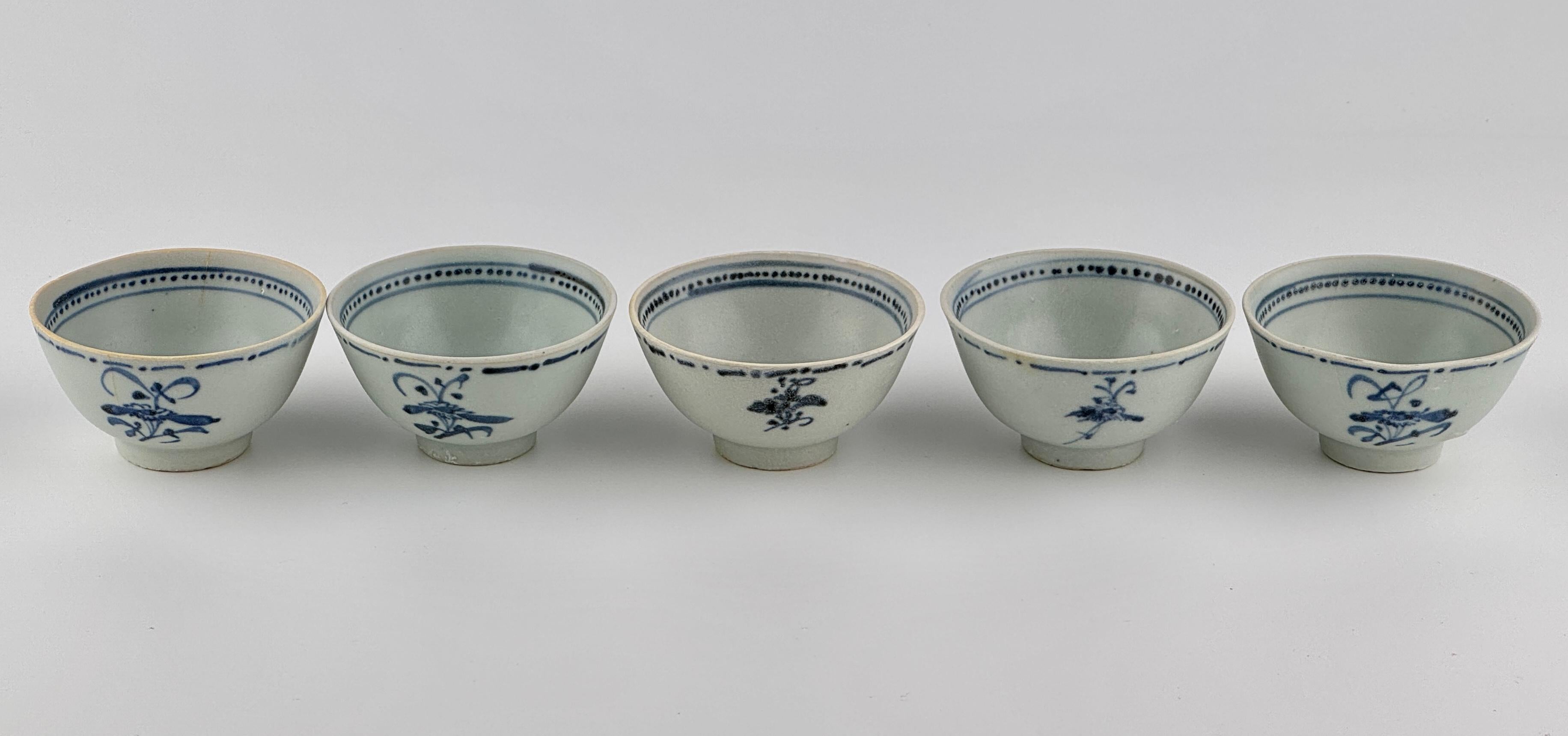Five Tek Sing Cargo 'Aster Sprays' Tea Bowls, Qing Dynasty For Sale 2