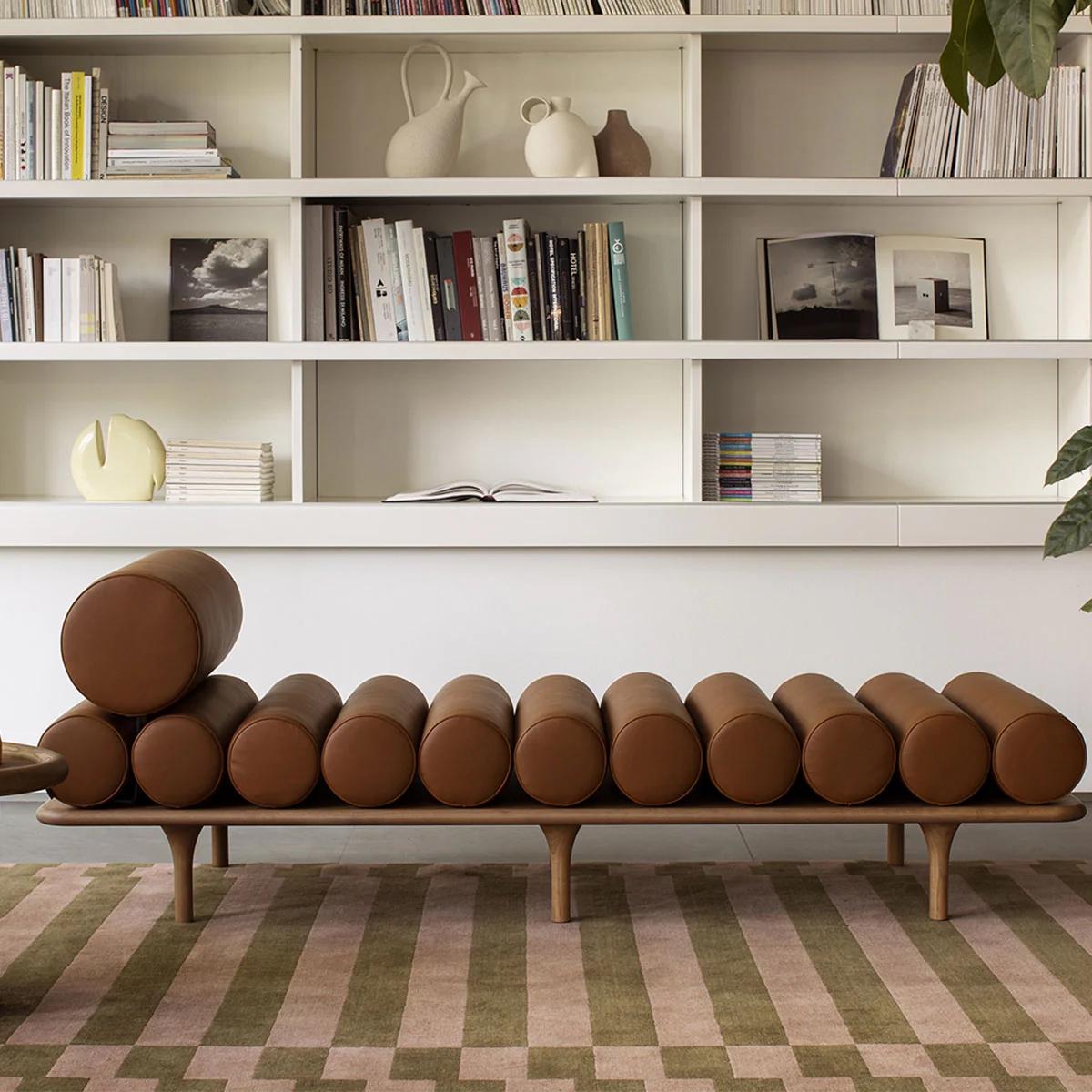 Five to Nine - Cama de día con cabecero en piel de Studiopepe para Tacchini Contemporáneo en venta