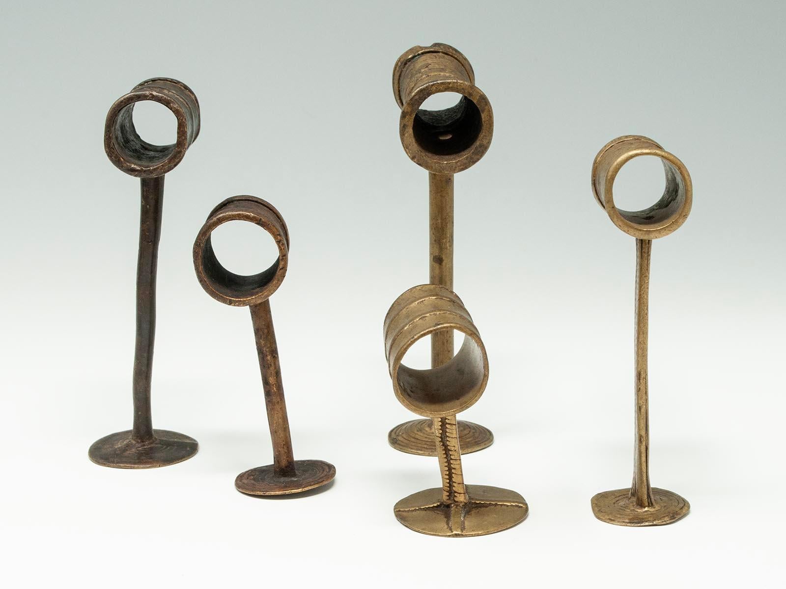 Tribale Cinque tabacchiere tribali in bronzo, cultura Tiv, Nigeria in vendita