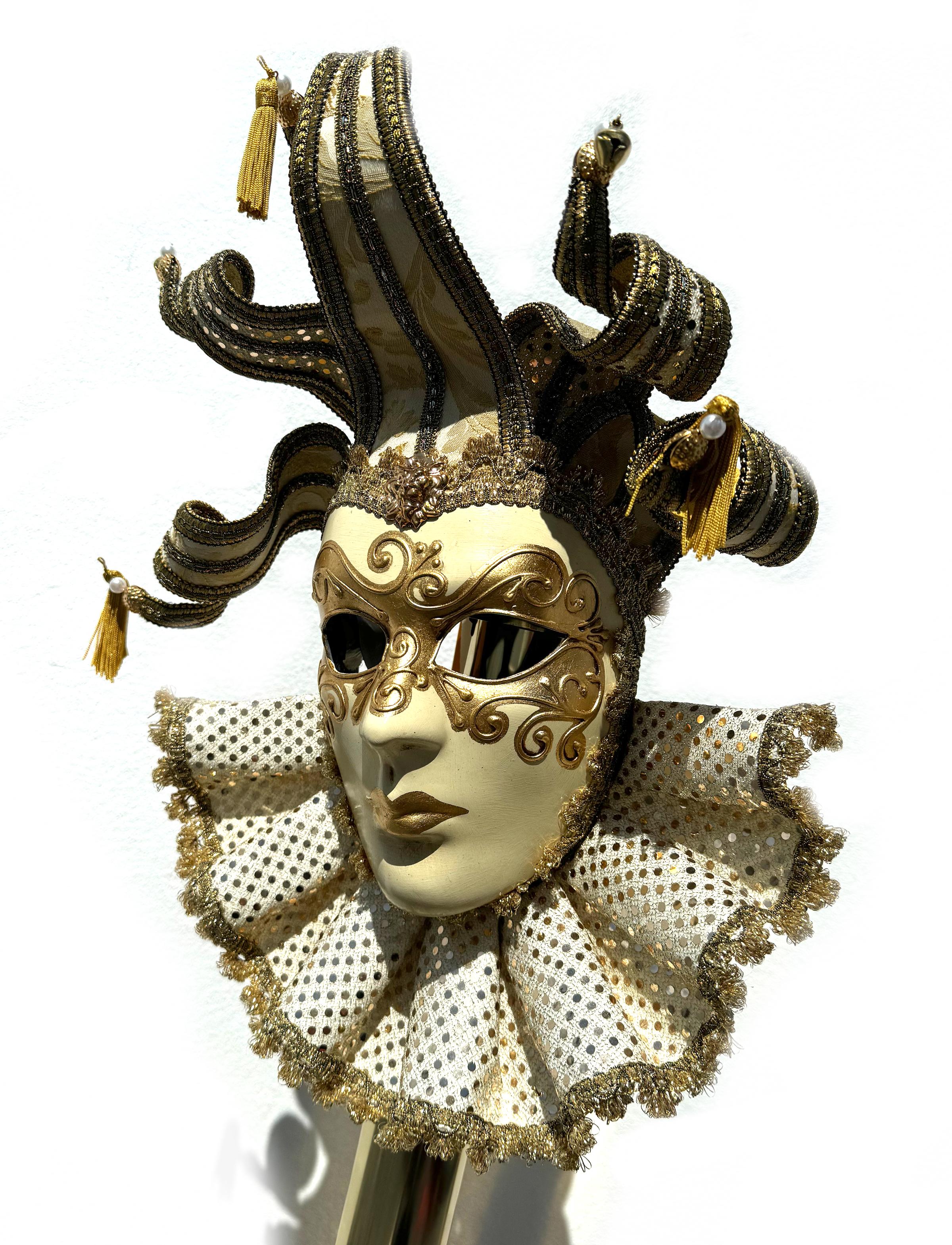 Five Venetian Carnival Masks In Good Condition For Sale In West Palm Beach, FL