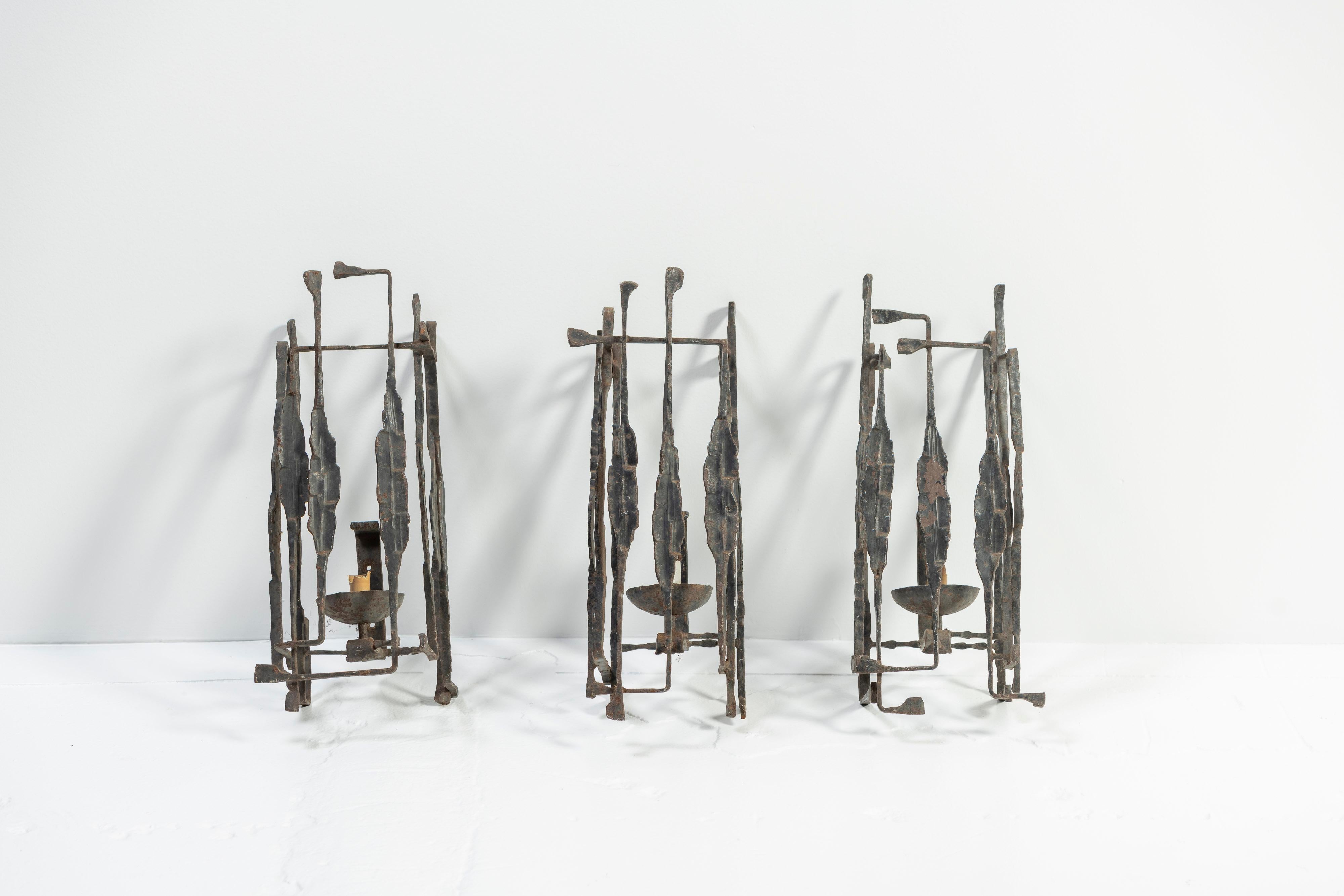 Five Vintage Brutalist Candle Sconces of Wrought Iron, Italian, 1970s For Sale 1