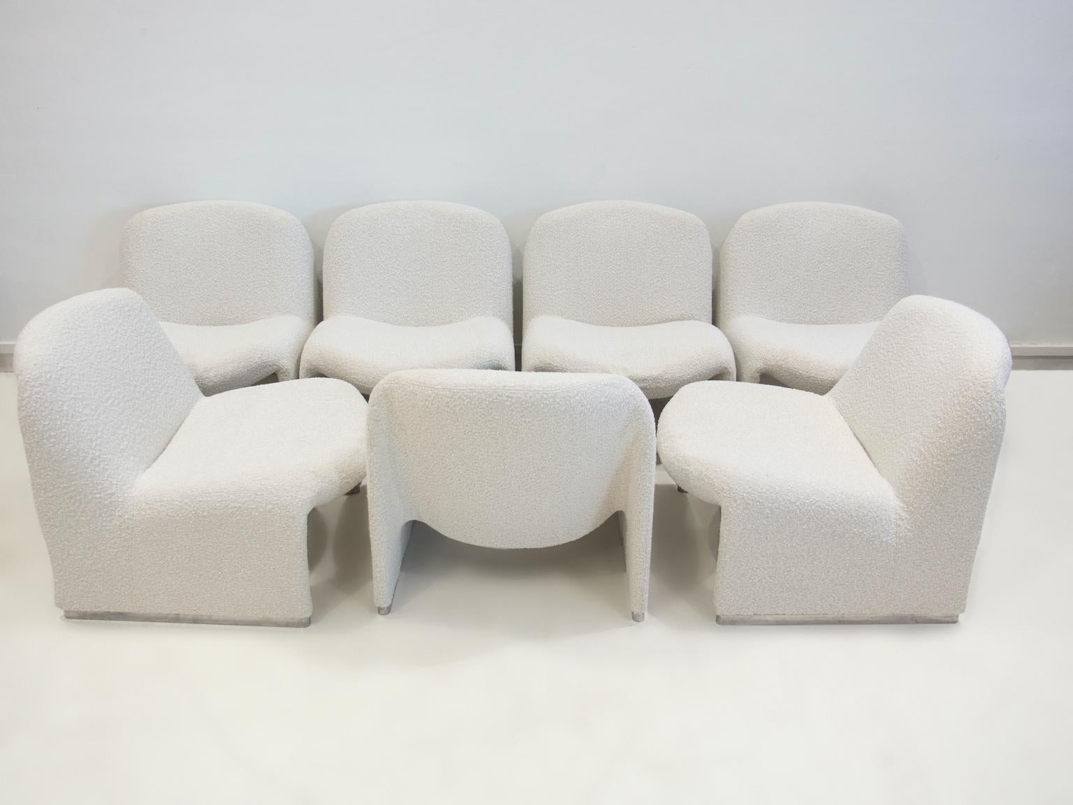 Fünf gepolsterte Giancarlo Piretti Alky Easy Chairs aus weißem Bouclé-Stoff (20. Jahrhundert)