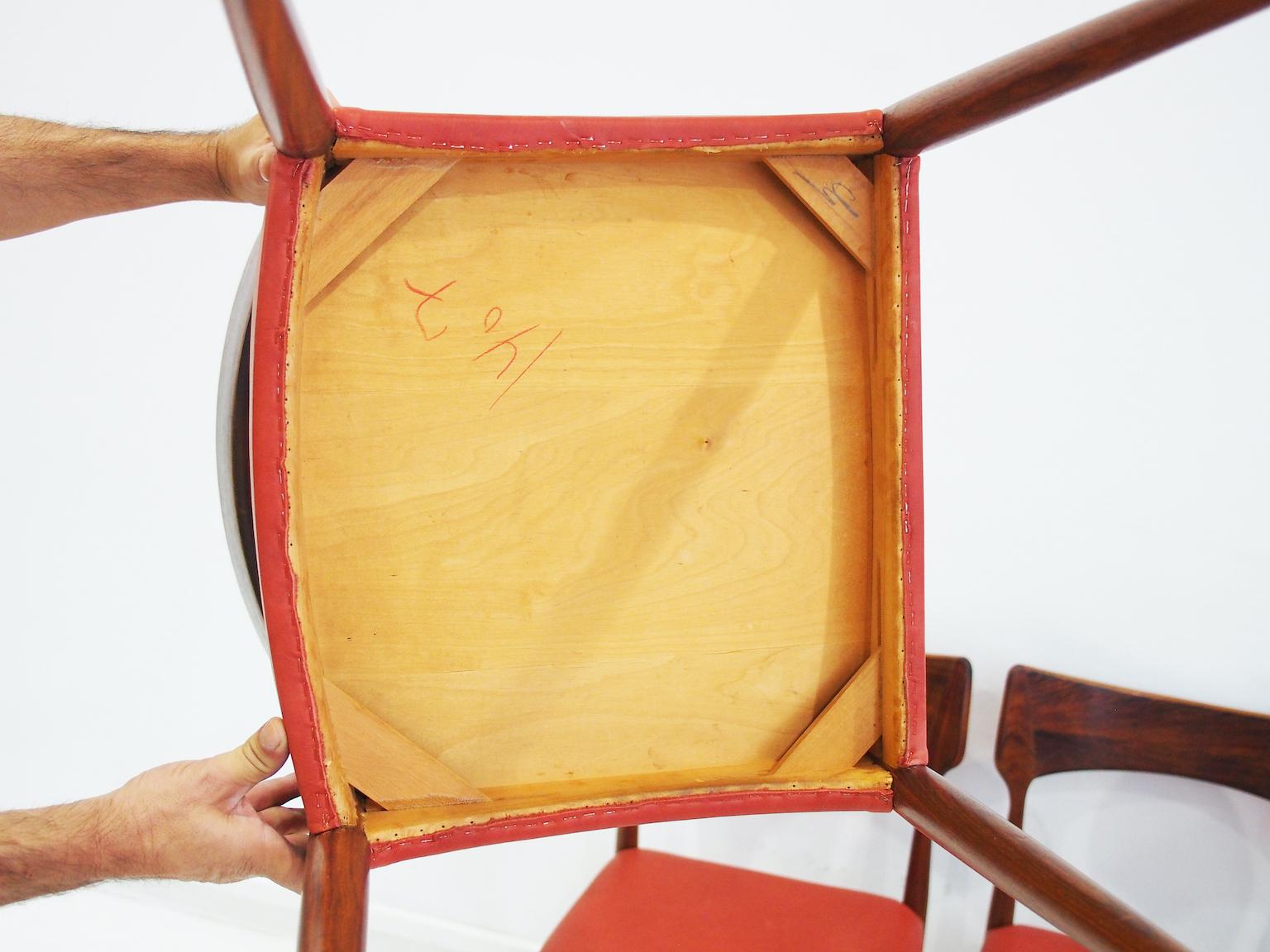 Fünf Esszimmerstühle aus Holz und Leder von Bernhard Pedersen & Son im Angebot 3