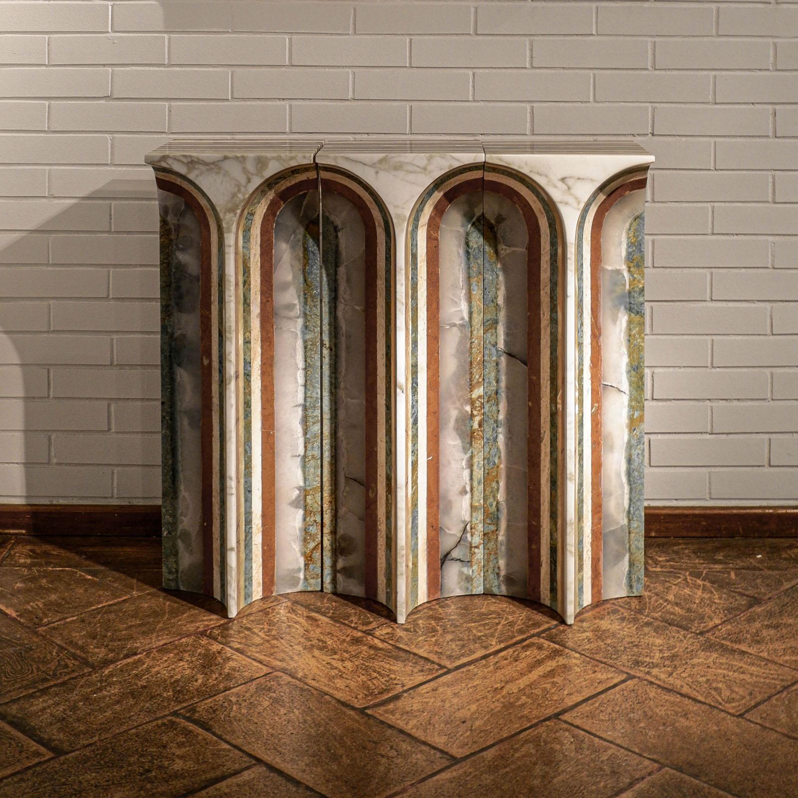 La collection exclusive de marbre SEVEN est le résultat d'une Collaboration
entre le studio de design de meubles BUDDE, basé à Cologne, et l'entreprise
SolidNature, l'un des principaux conservateurs et fournisseurs mondiaux de produits naturels de
