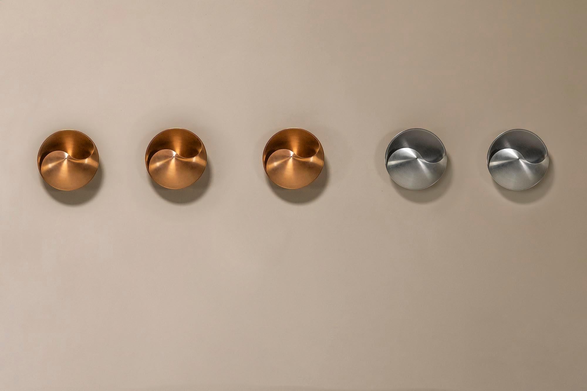 Cinco lámparas de pared 