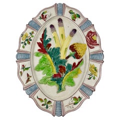 Plato para servir alcachofas y espárragos de mayólica francesa Fives-Lille, hacia 1890