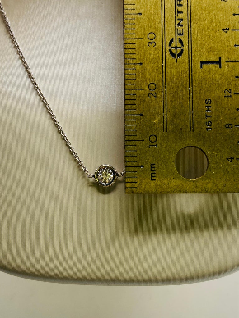 Fixed Diamond Pendant Necklace For Sale at 1stDibs