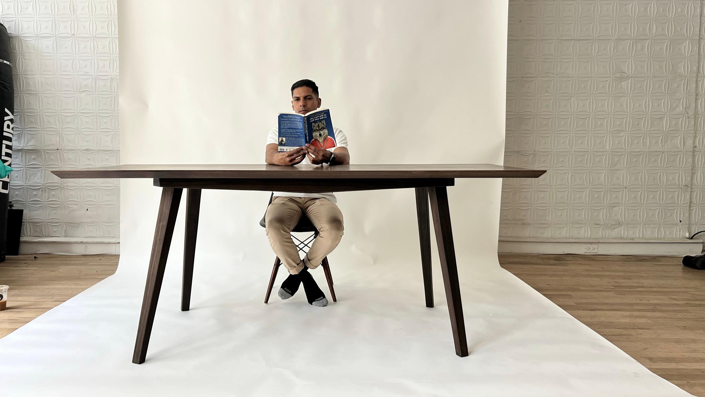 XXIe siècle et contemporain Table fixe en bois dur avec menuiserie japonaise et esthétique danoise en vente