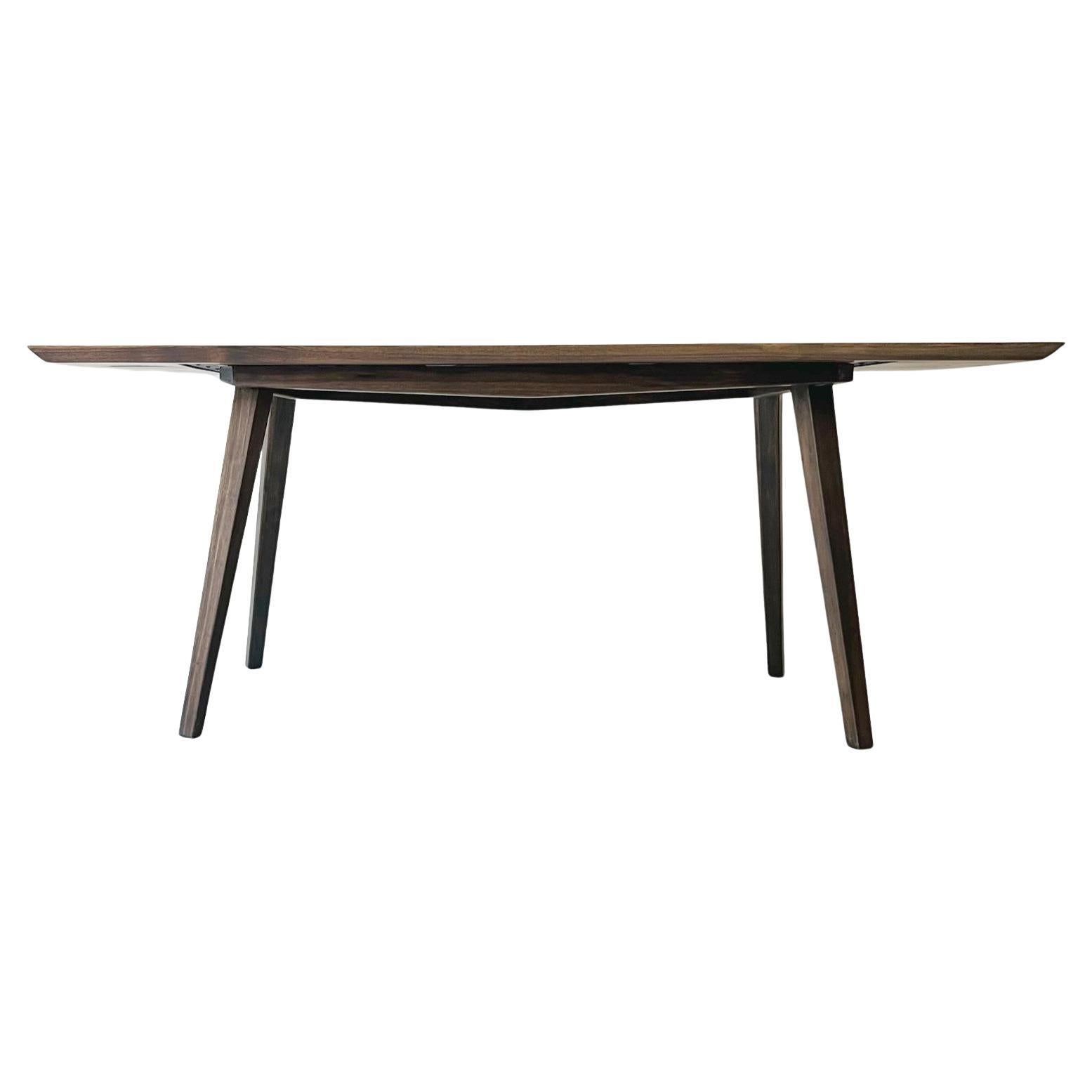 Table fixe en bois dur avec menuiserie japonaise et esthétique danoise en vente