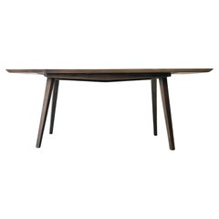 Table fixe en bois dur avec menuiserie japonaise et esthétique danoise
