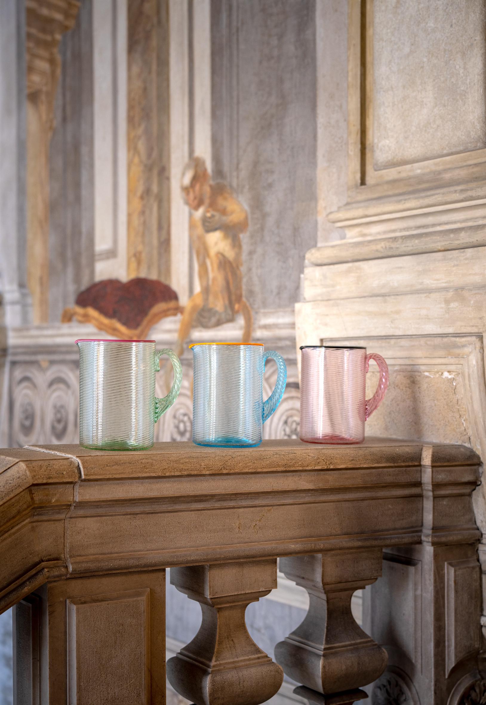 italien Pichet bleu FIZZY avec bord en verre orange, par Giberto Venezia en vente