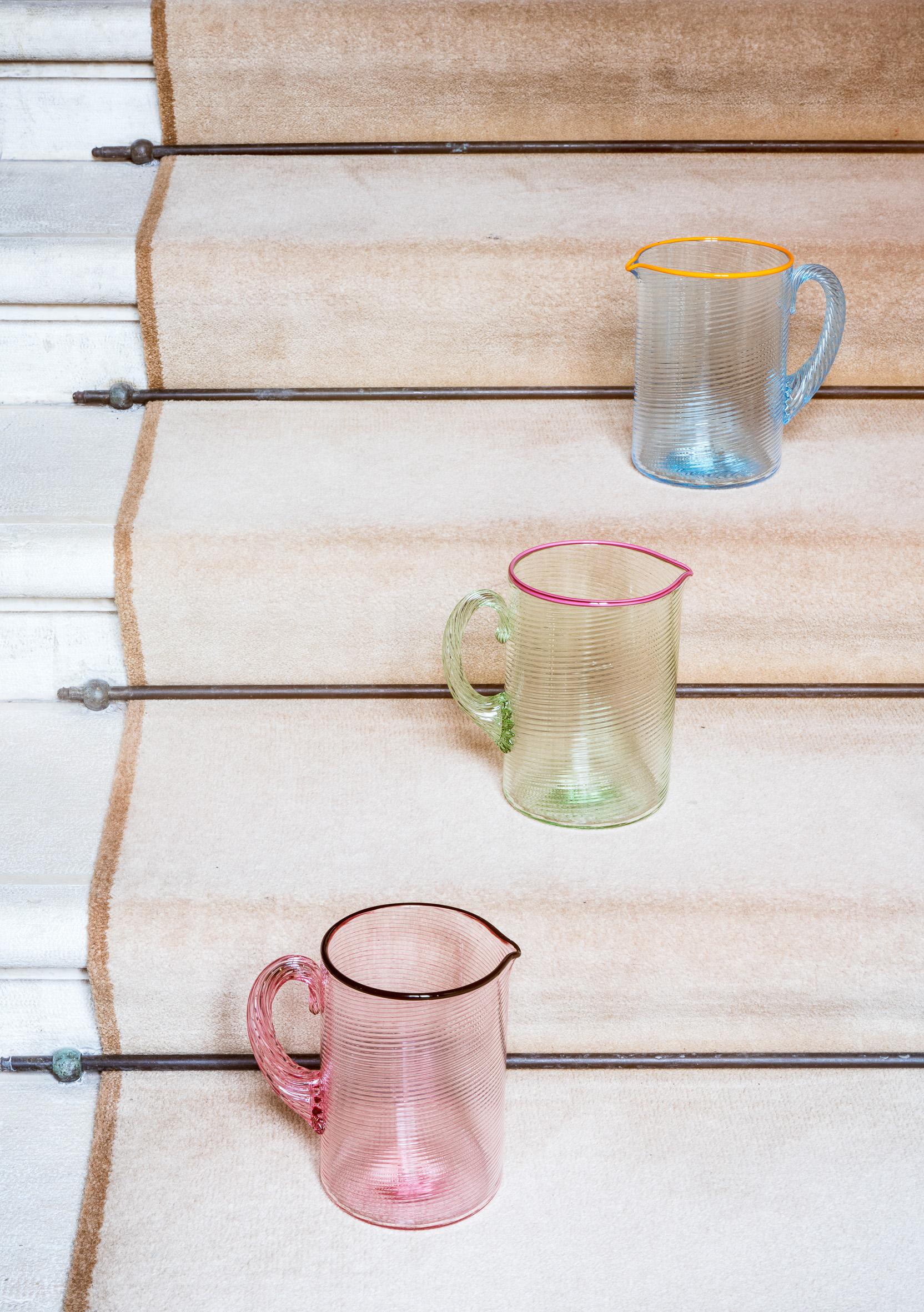 Fait main Pichet bleu FIZZY avec bord en verre orange, par Giberto Venezia en vente