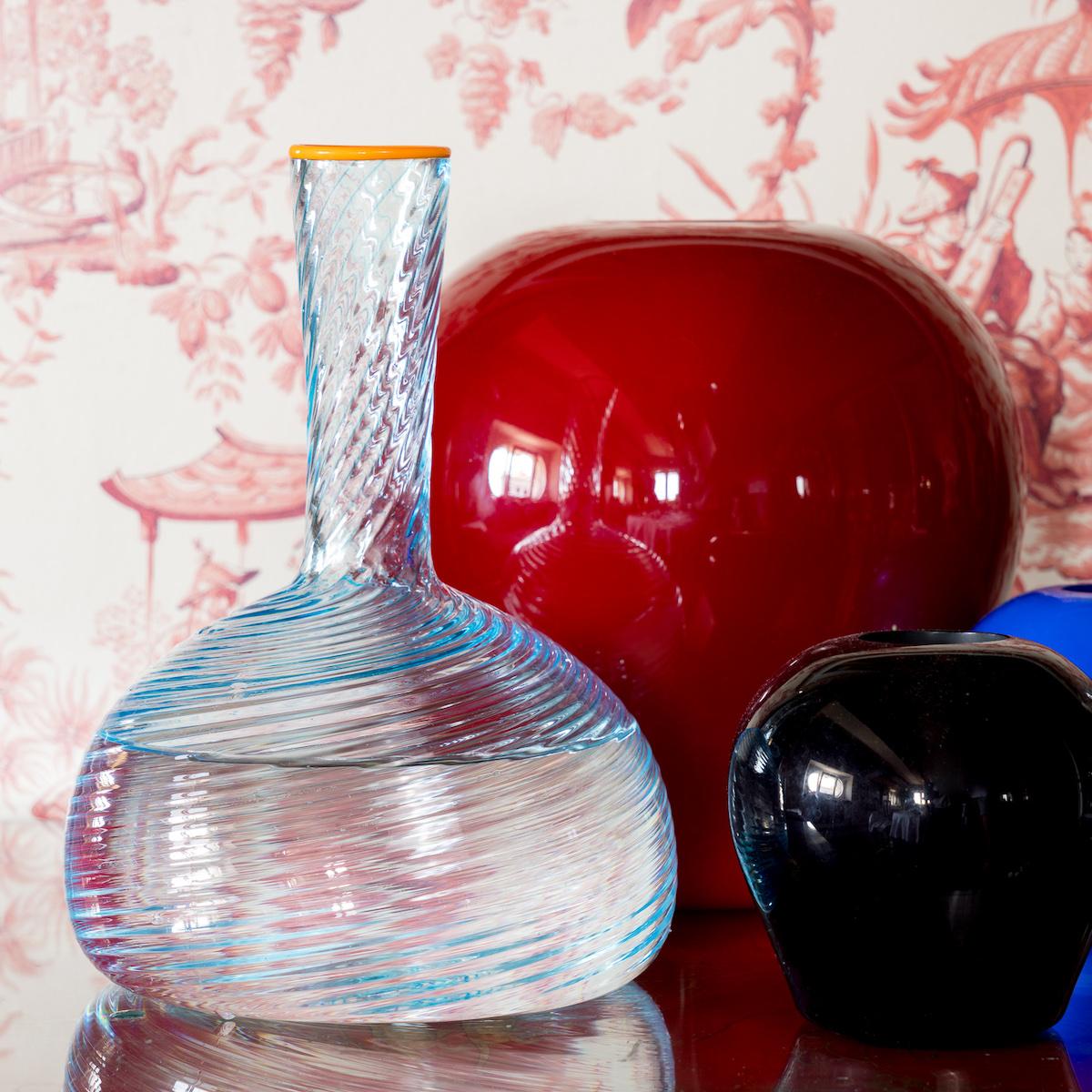 italien Carafe FIZZY en bleu avec bord en verre orange, par Giberto Venezia en vente