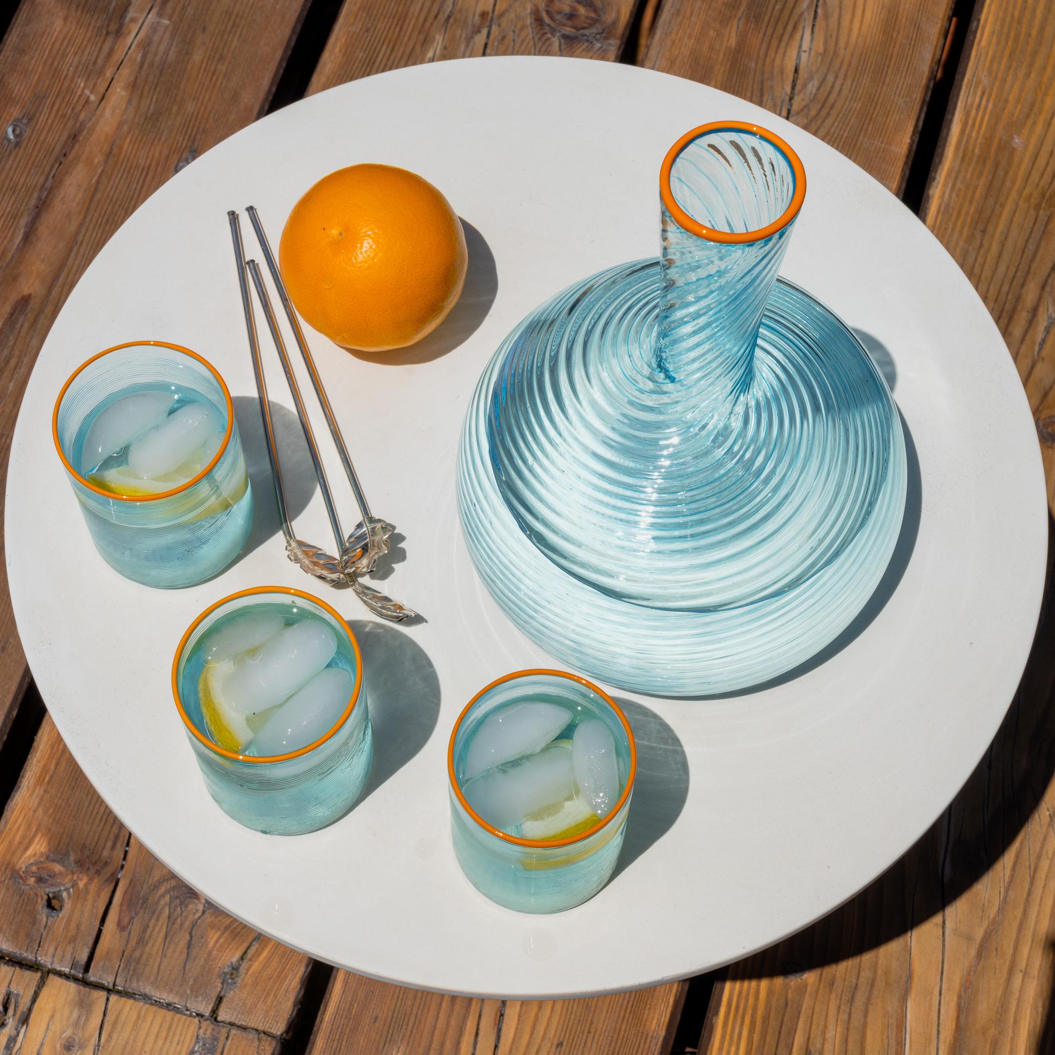 XXIe siècle et contemporain Carafe FIZZY en bleu avec bord en verre orange, par Giberto Venezia en vente